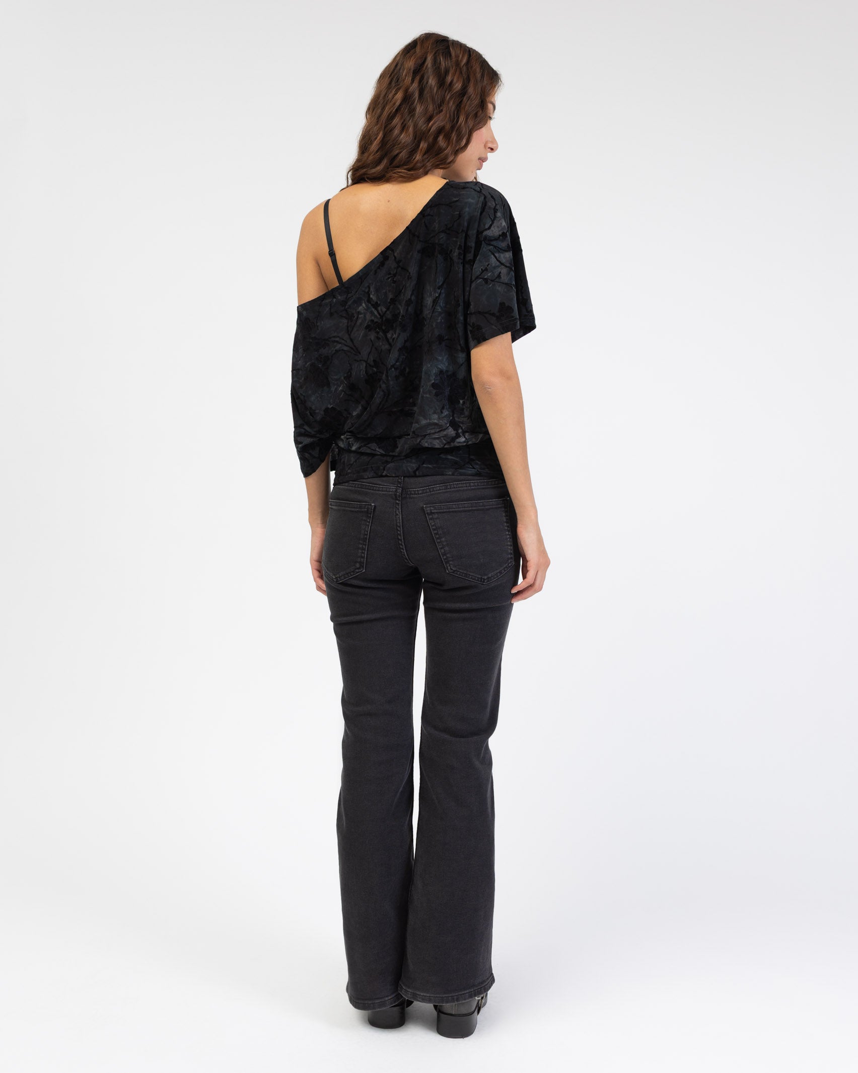 Off-Shoulder Shirt mit Blumenprint aus Samt