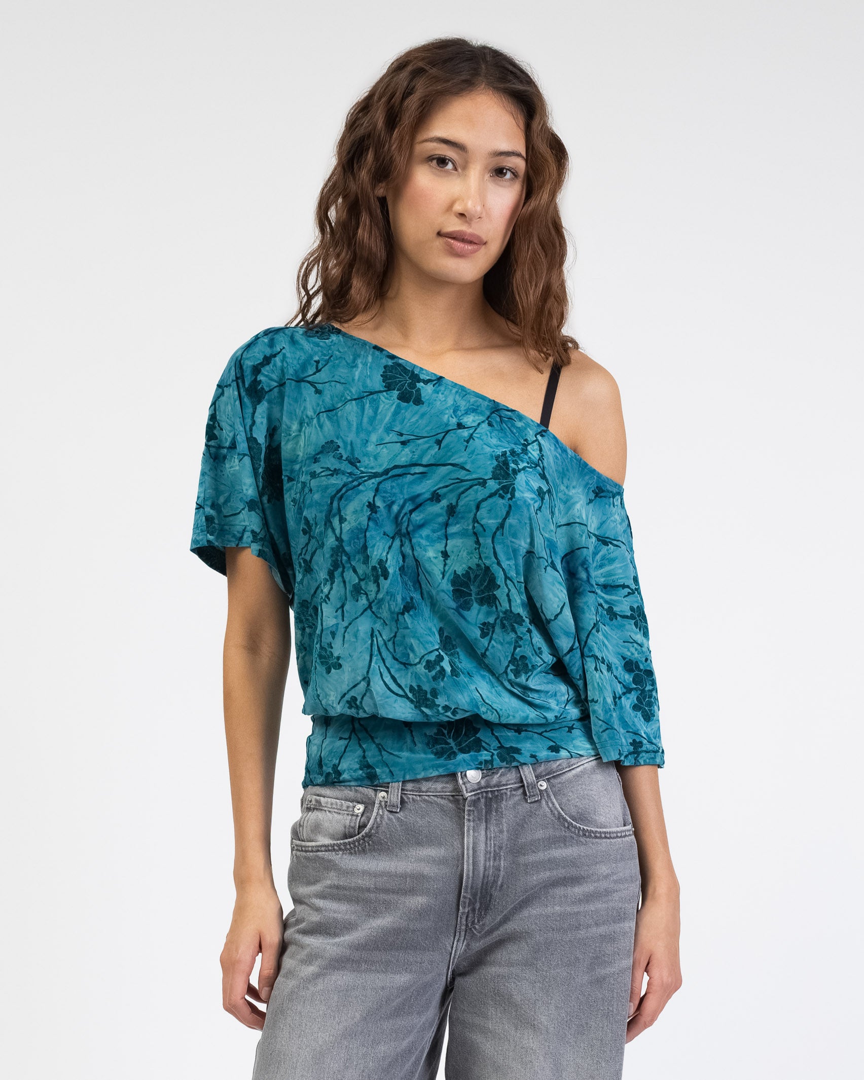 Off-Shoulder Shirt mit Blumenprint aus Samt
