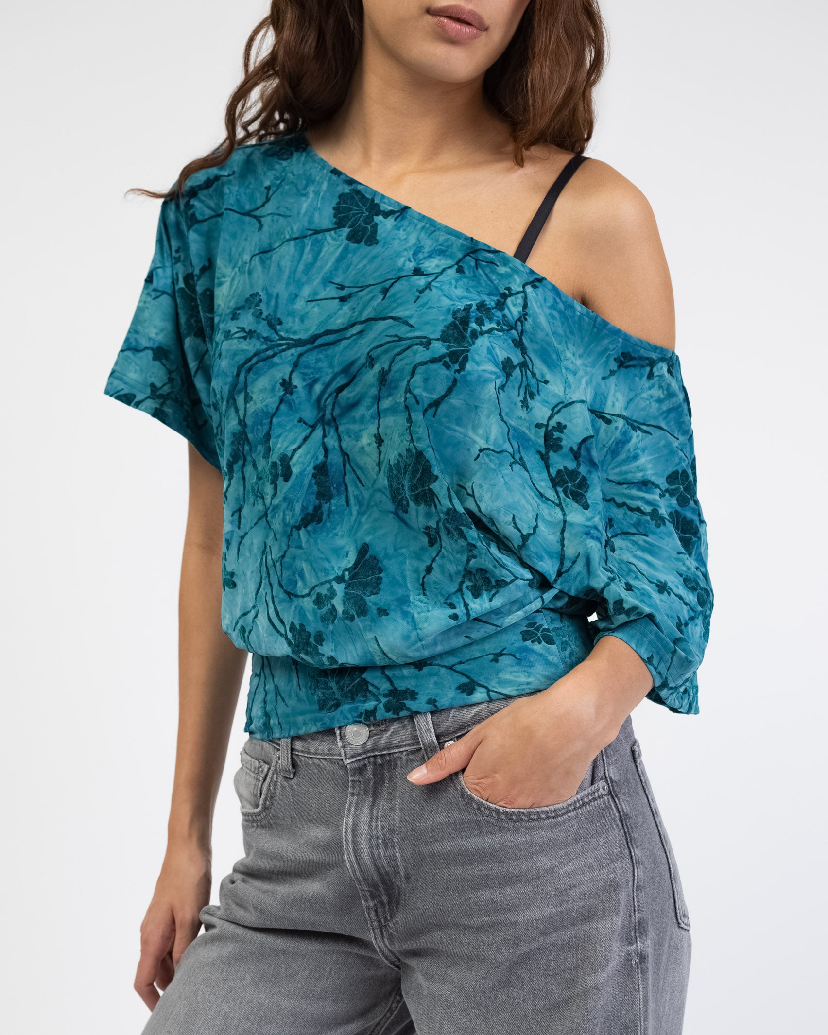 Off-Shoulder Shirt mit Blumenprint aus Samt