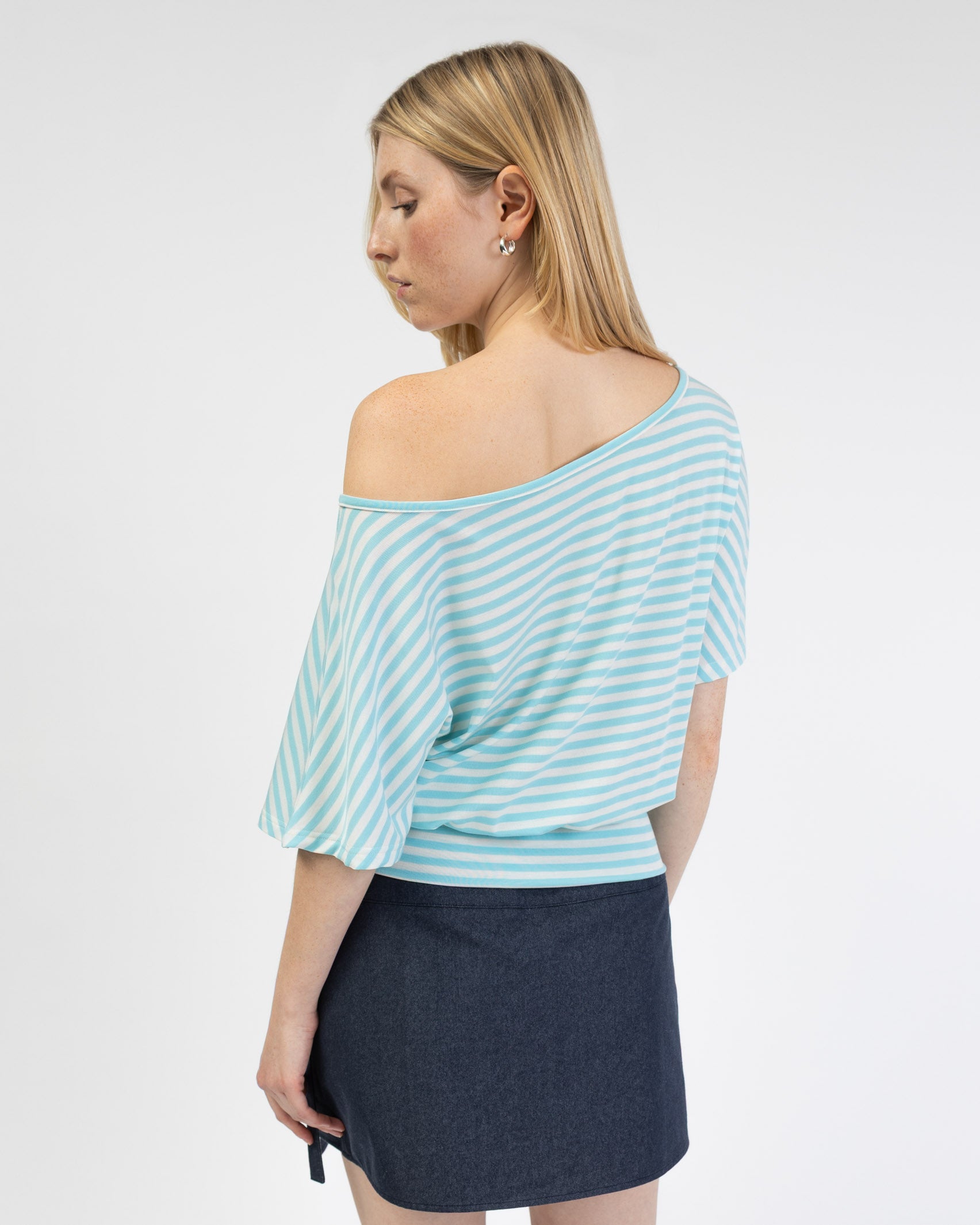 Gestreiftes Offshoulder T-Shirt