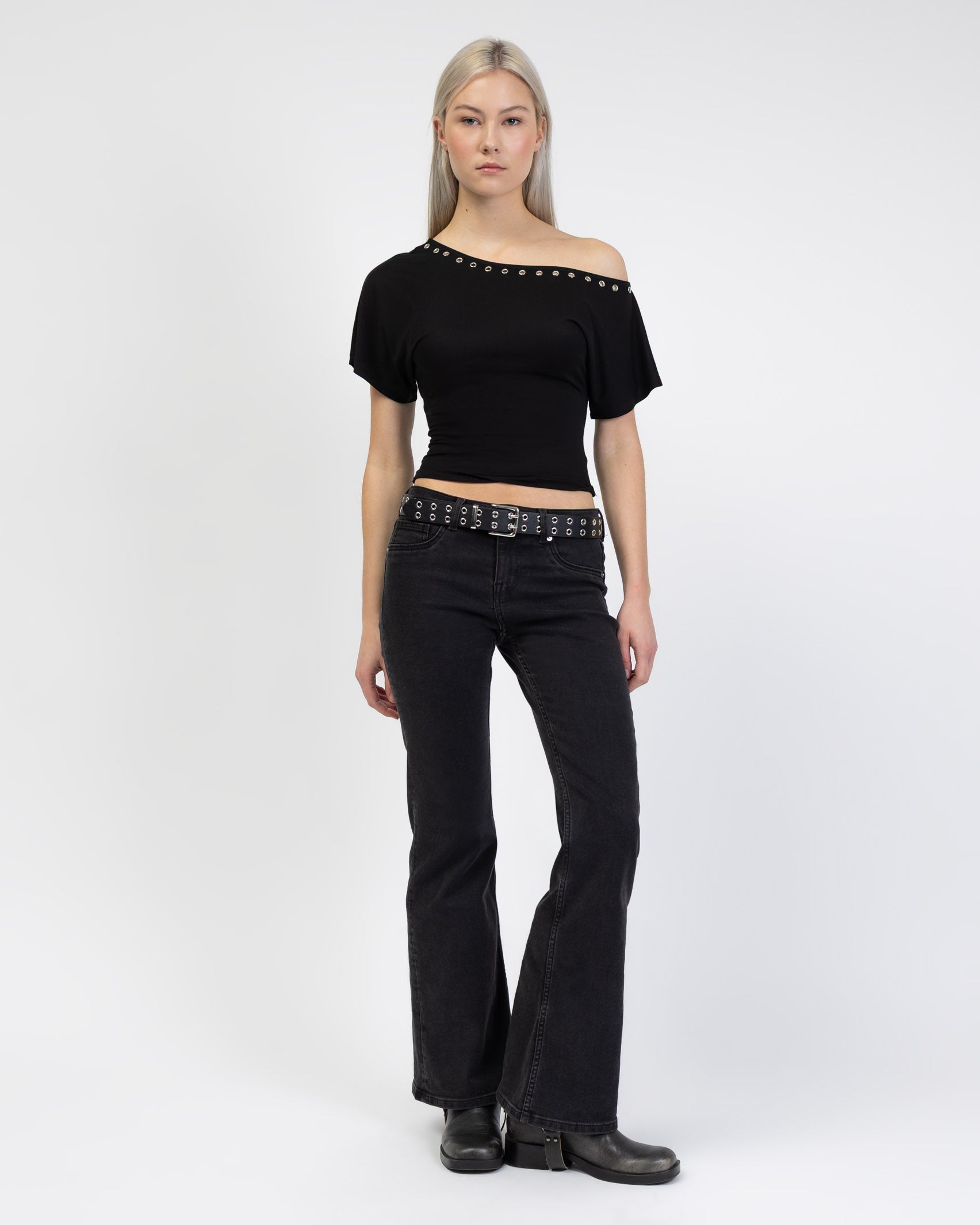 Offshoulder Shirt mit Ösen