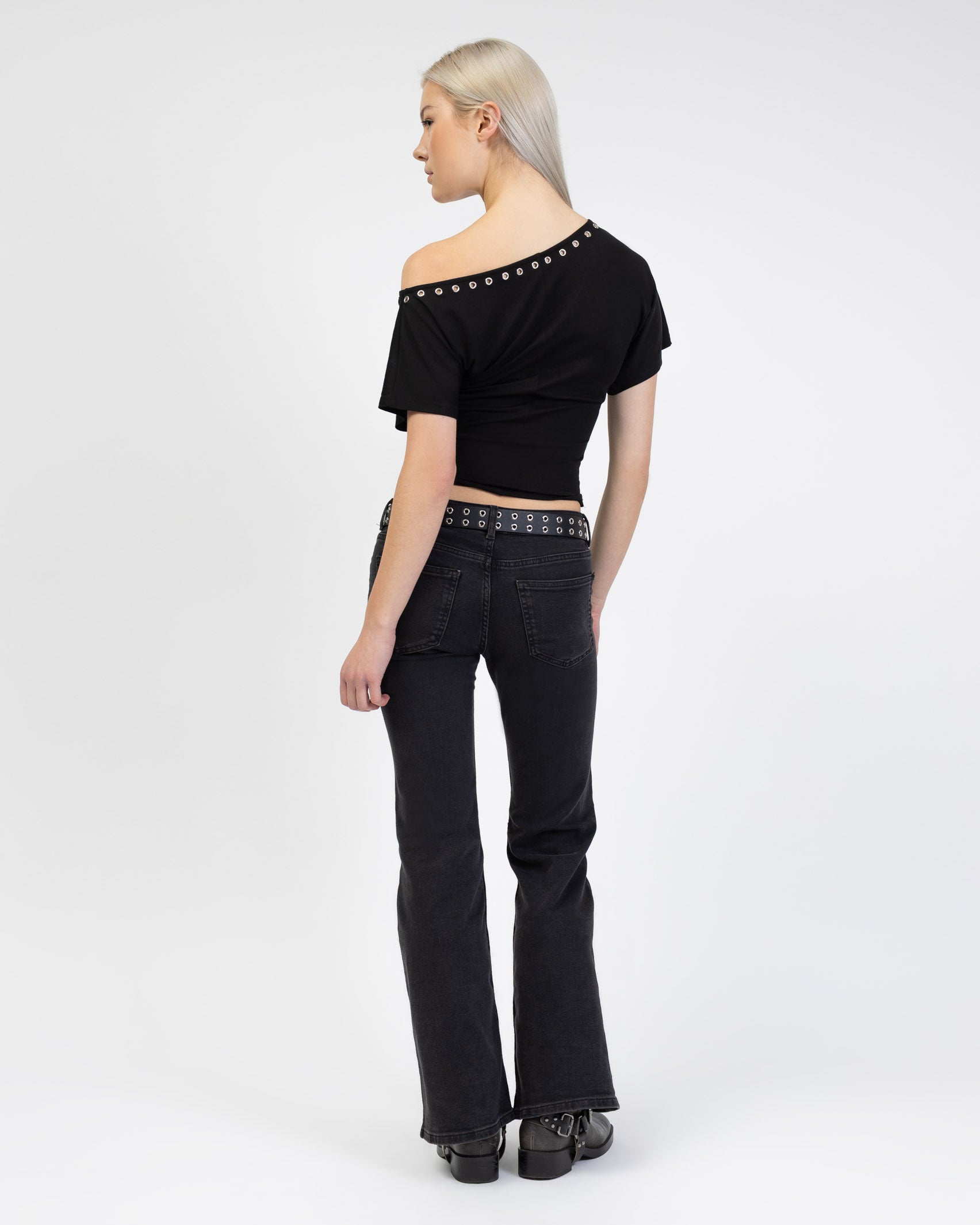 Offshoulder Shirt mit Ösen