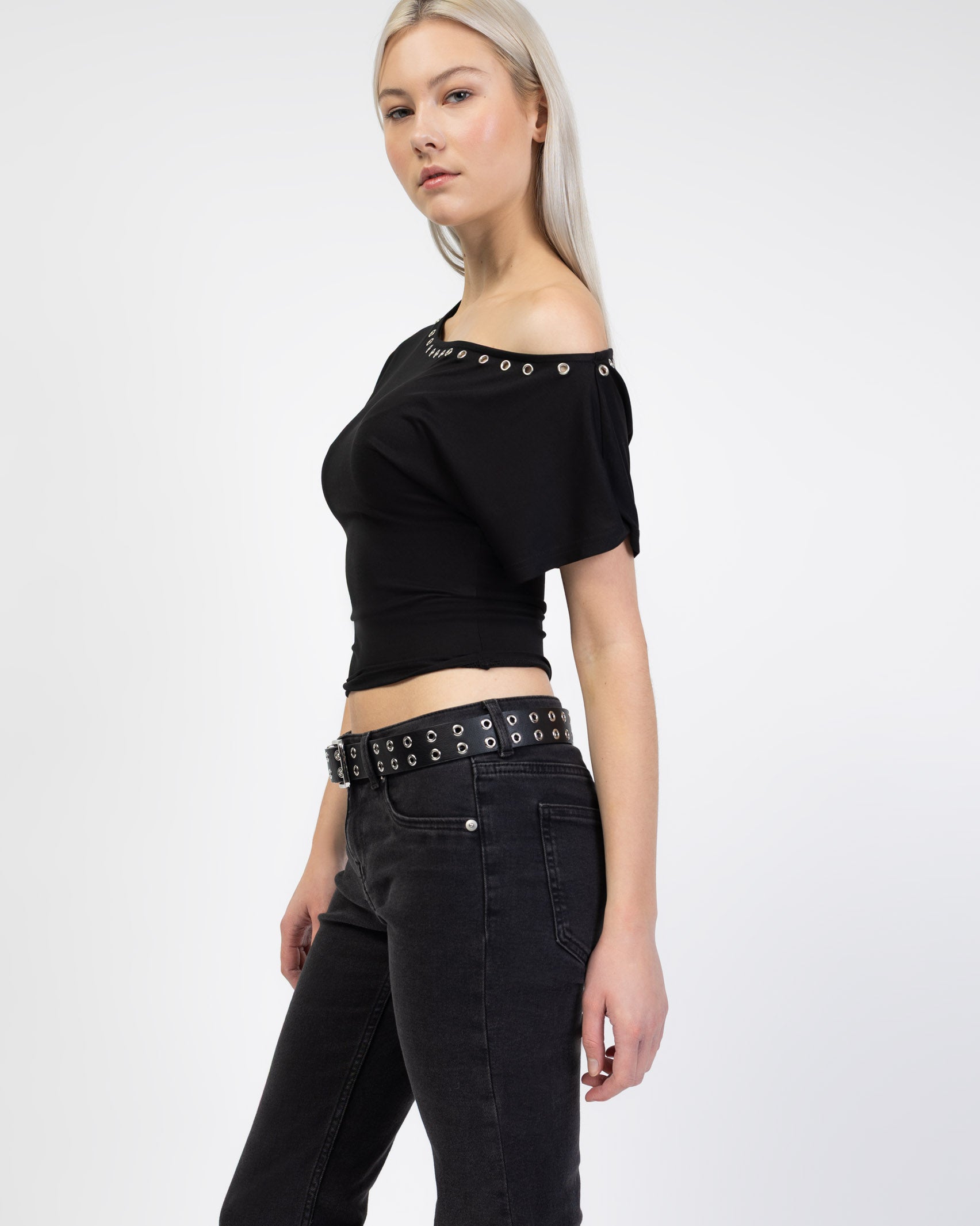 Offshoulder Shirt mit Ösen