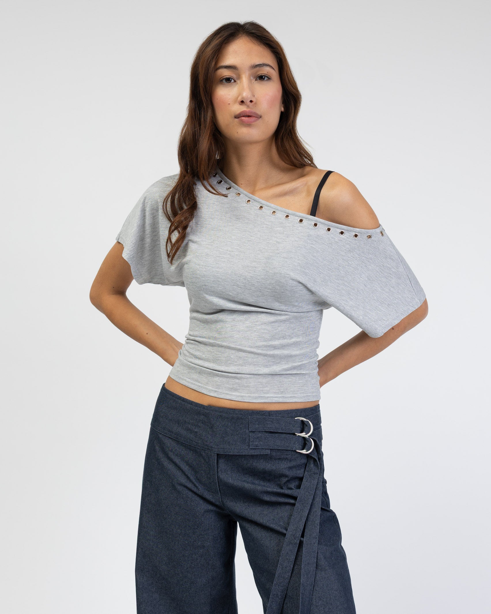 Offshoulder Shirt mit Ösen