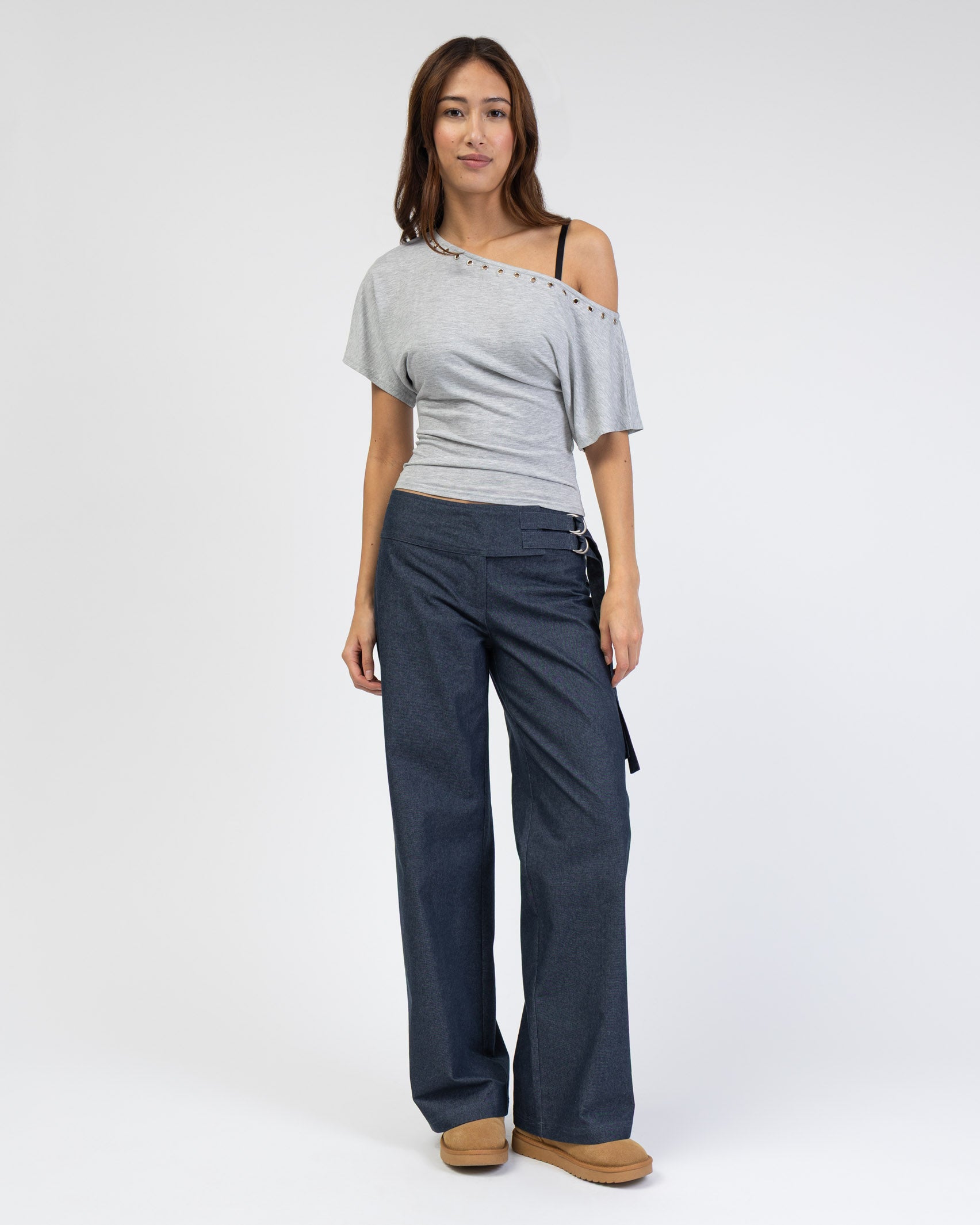 Offshoulder Shirt mit Ösen