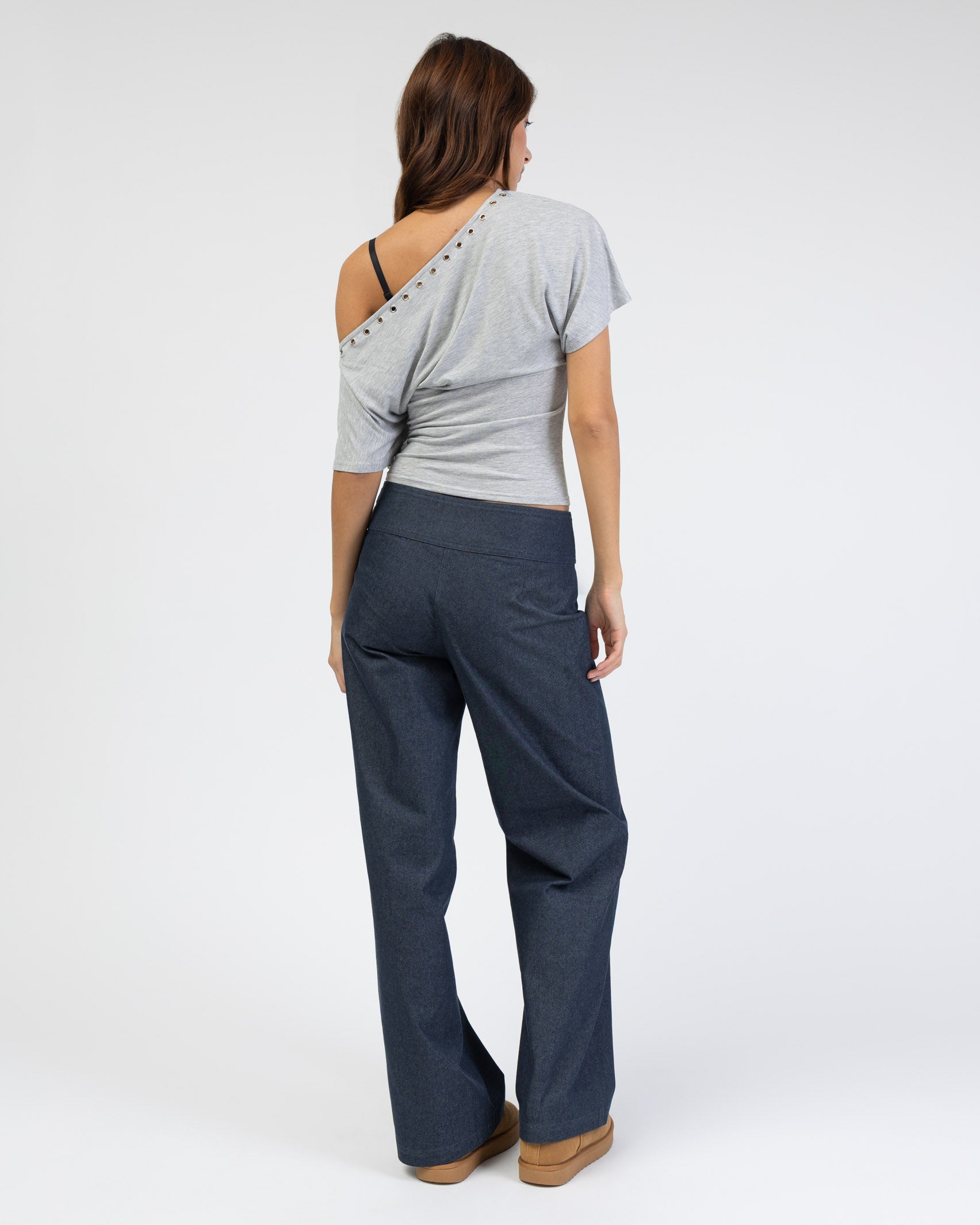 Offshoulder Shirt mit Ösen