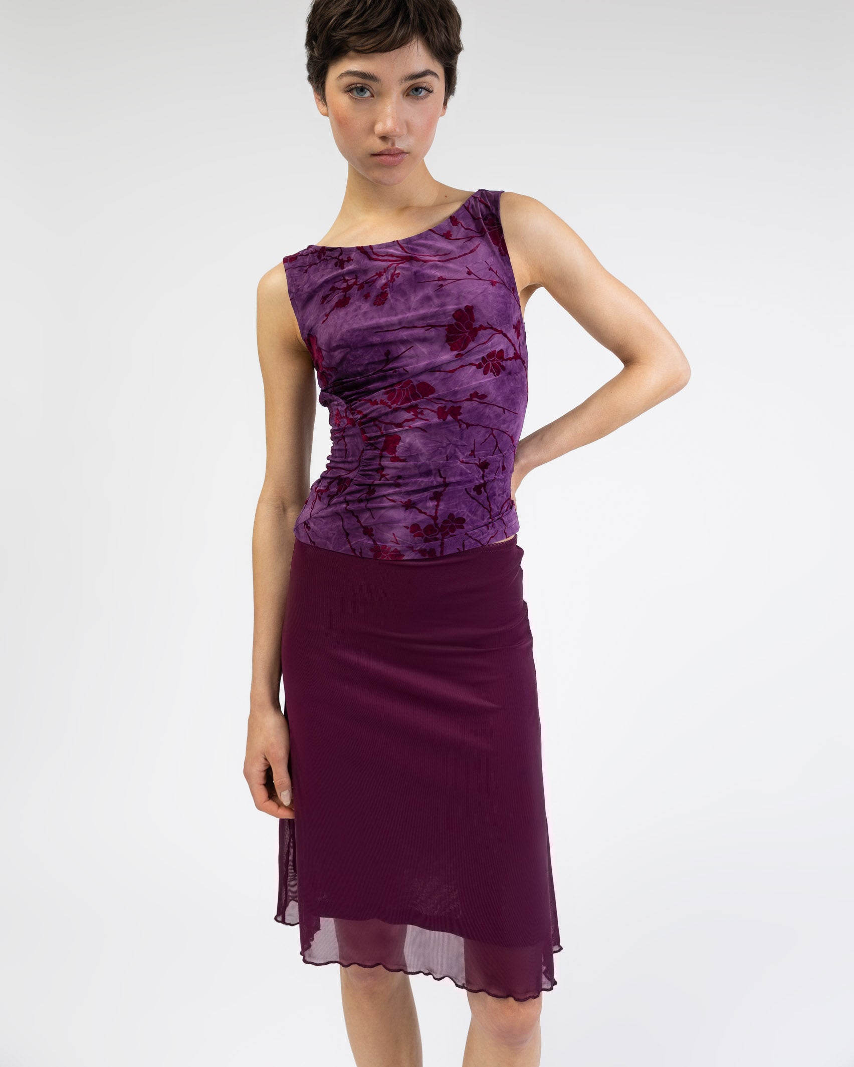 Boatneck Top mit Blumenprint aus Samt