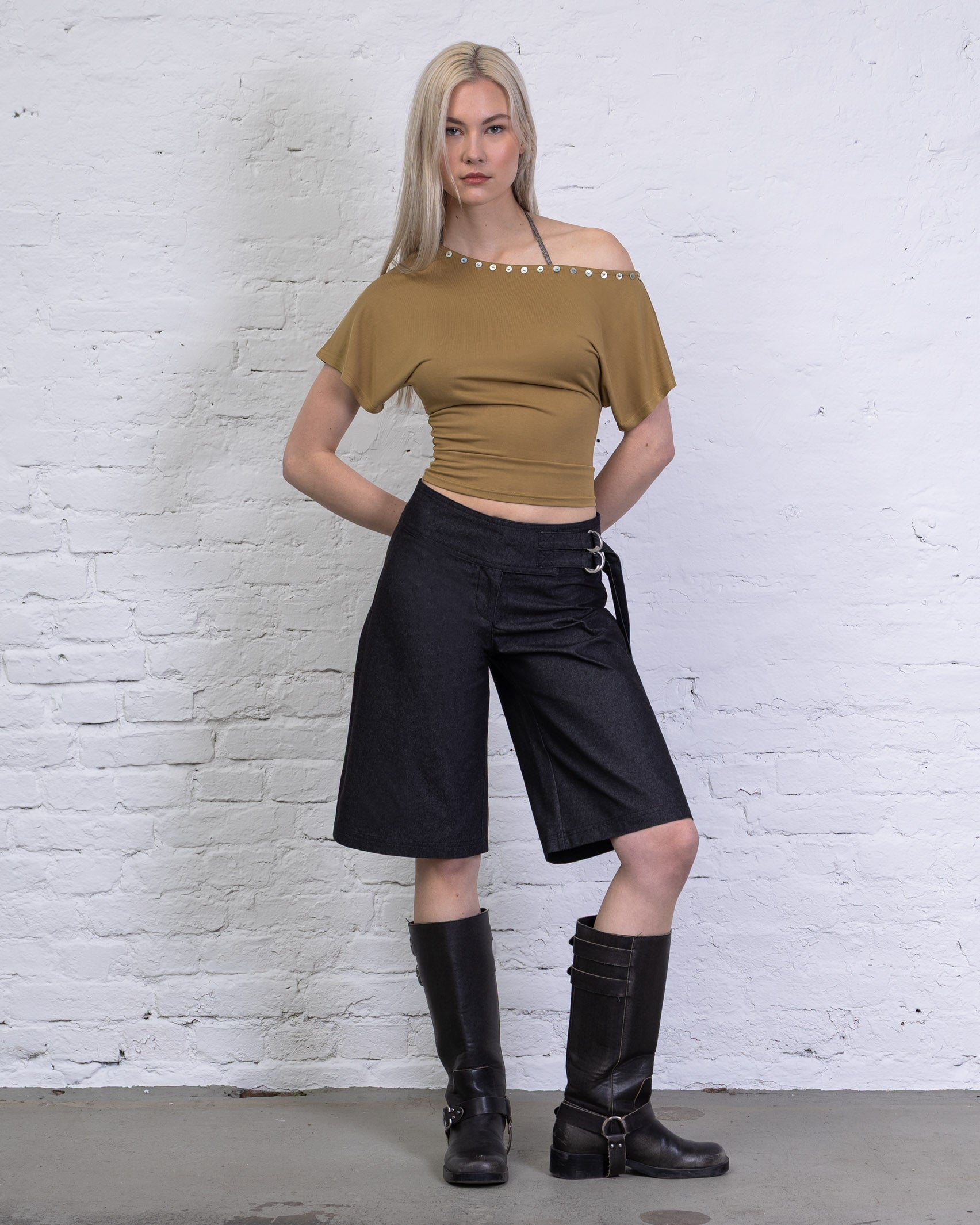 Offshoulder Shirt mit Knöpfen