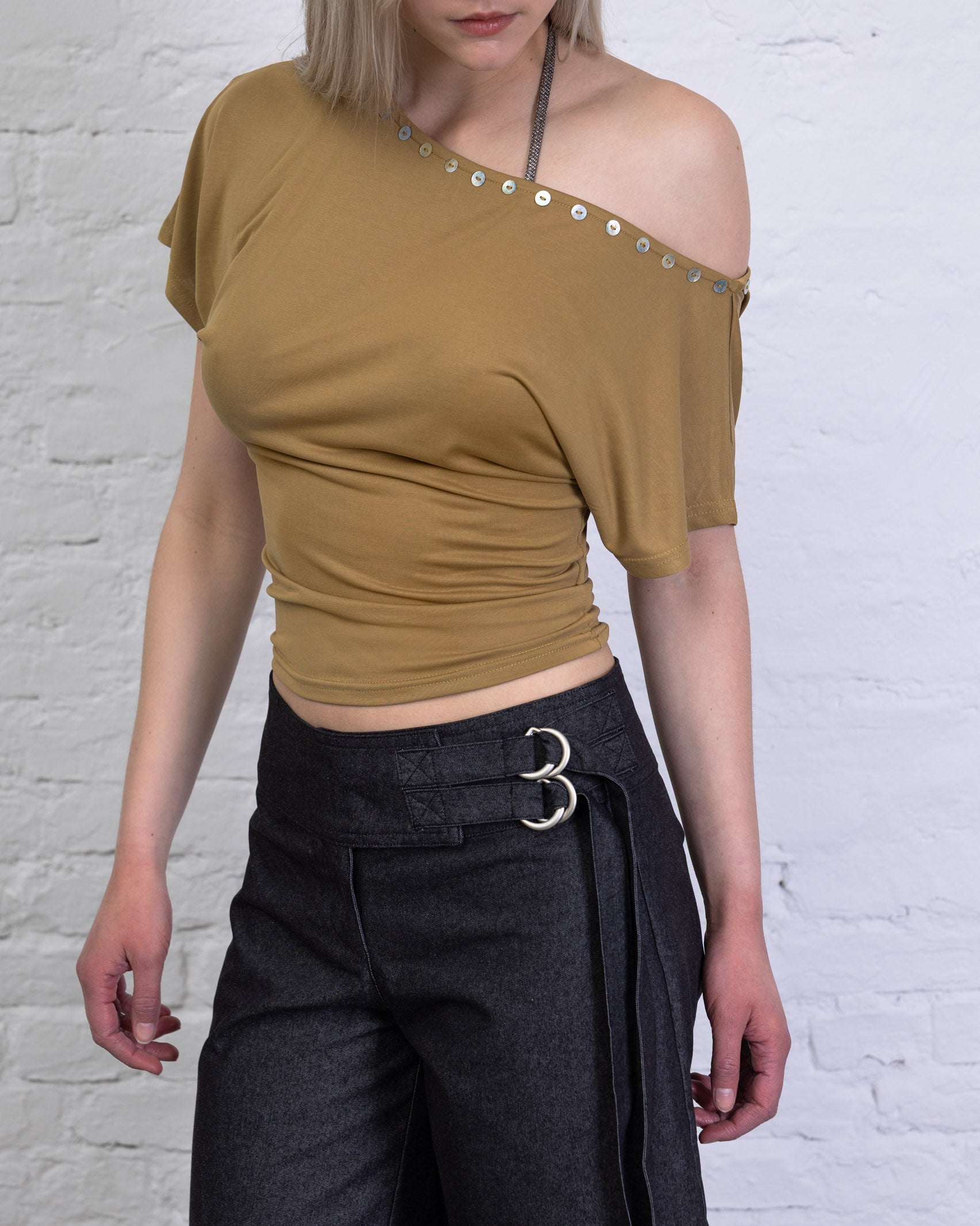 Offshoulder Shirt mit Knöpfen
