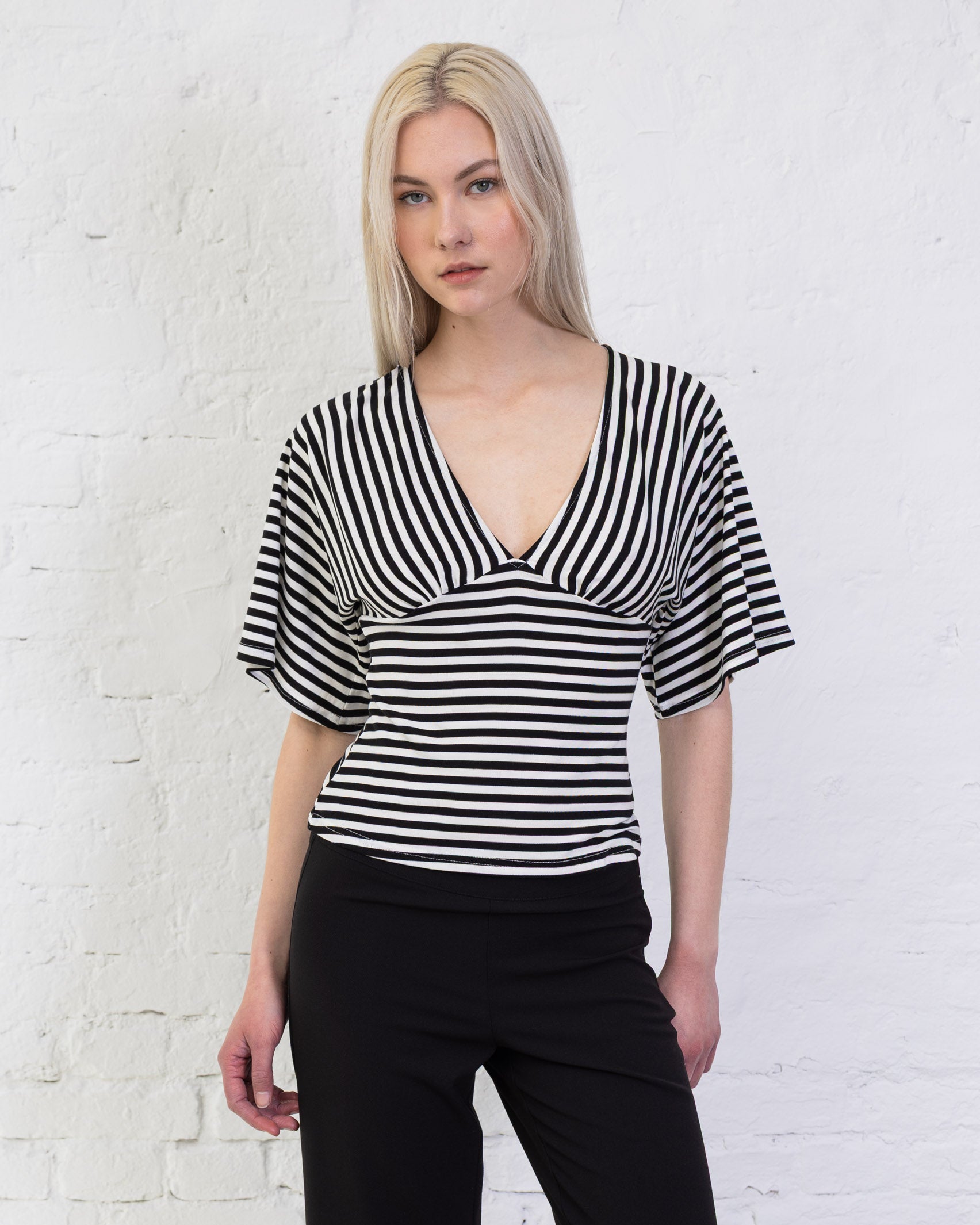Gestreiftes T-Shirt mit Rückendetail