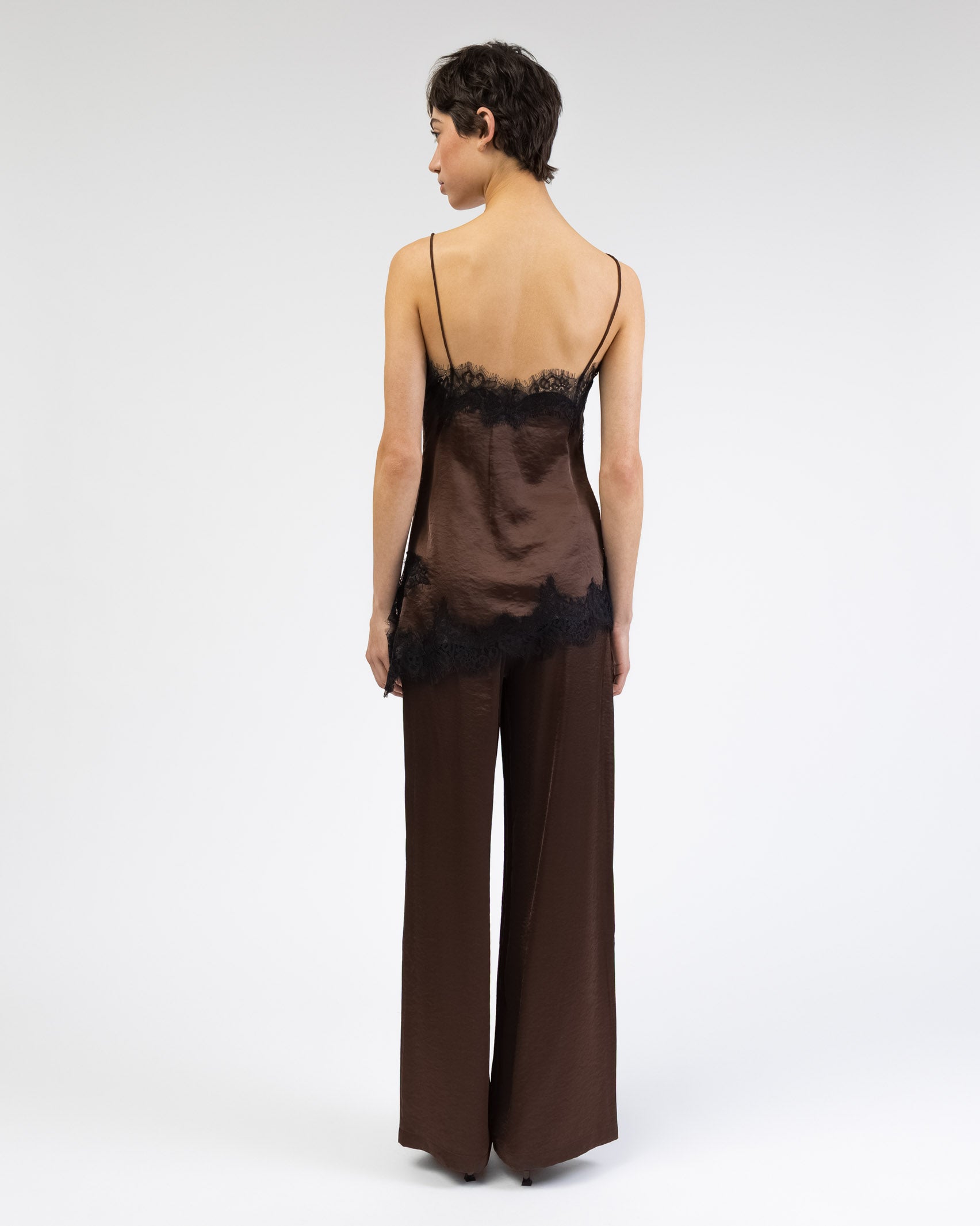 Asymmetrisches Satin-Top mit Spitze