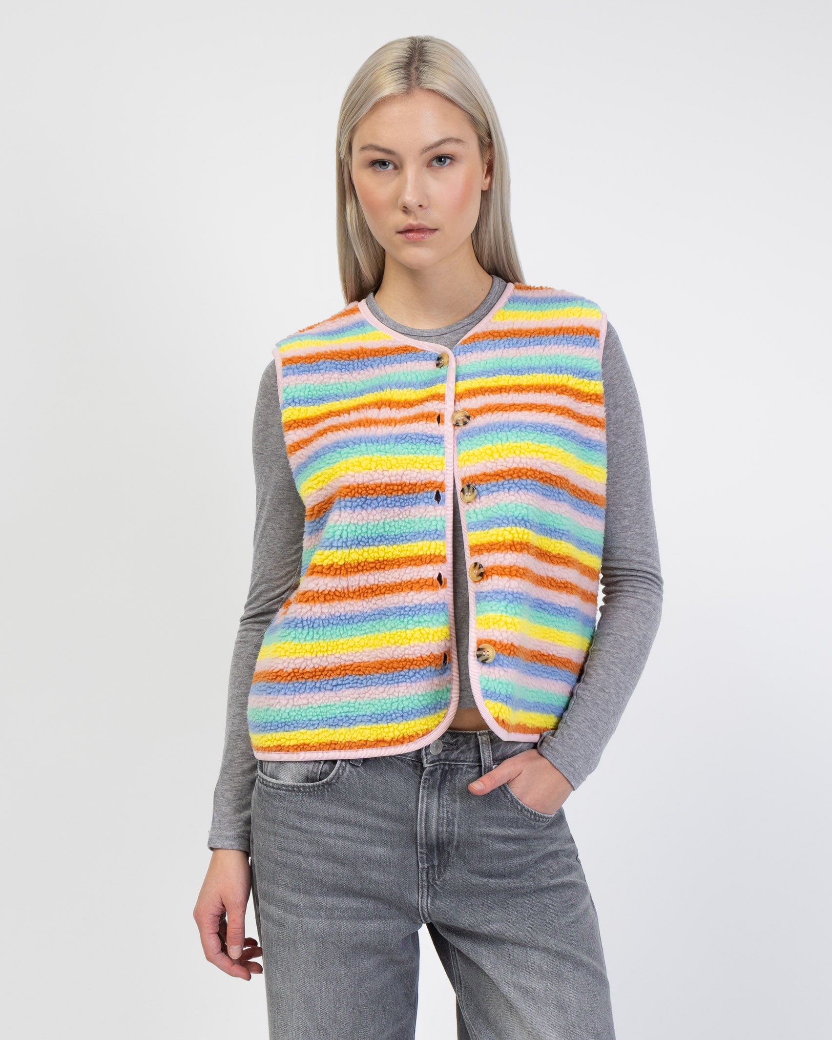 Teddyweste in Regenbogenfarben