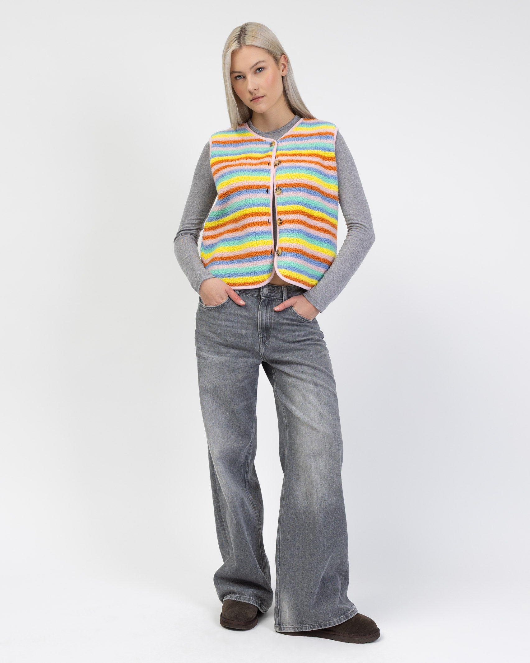 Teddyweste in Regenbogenfarben