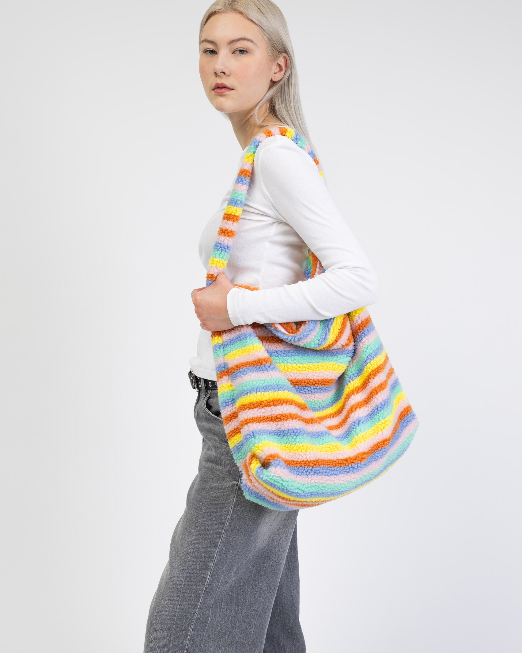Teddy Tasche in Regenbogenfarben