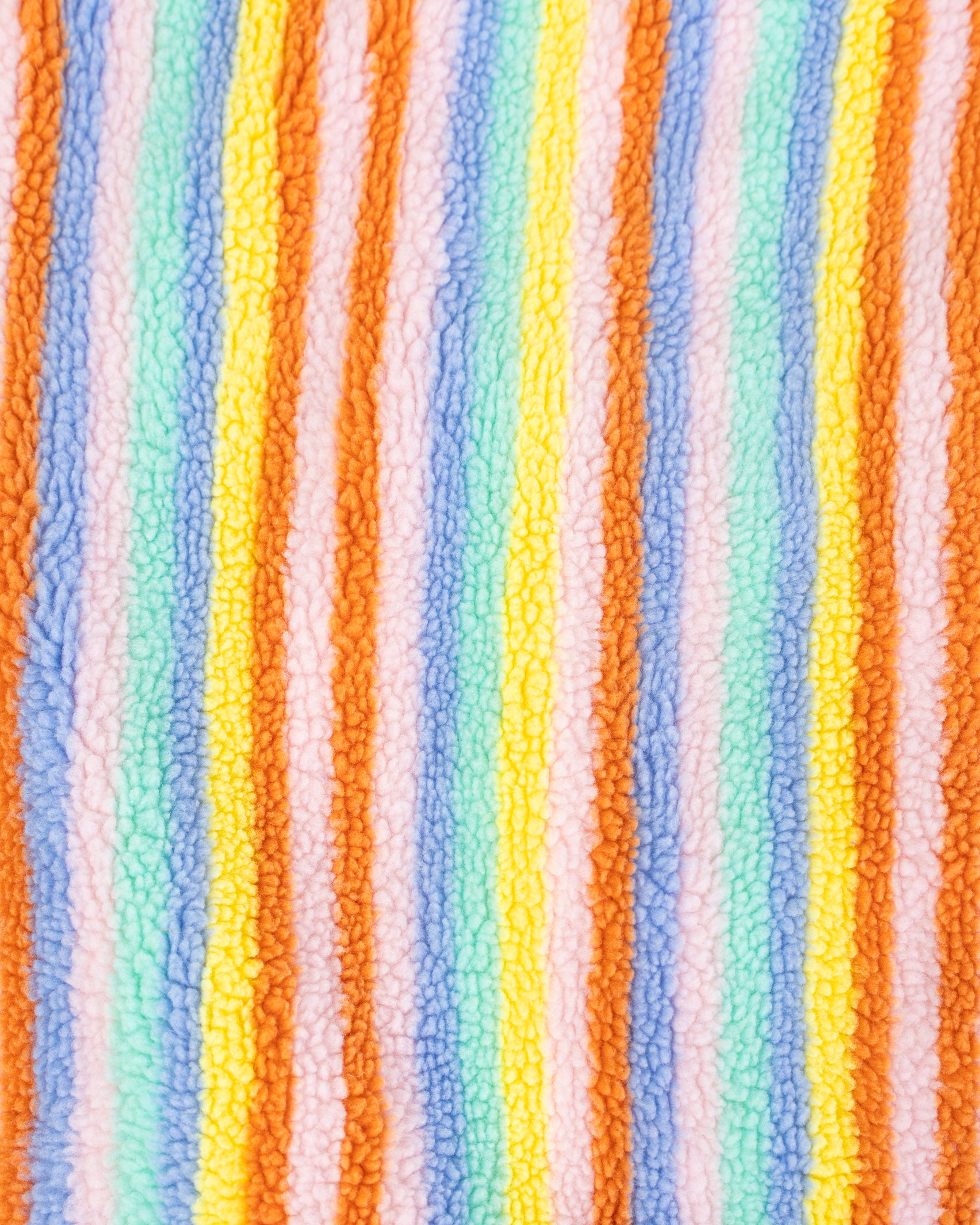 Teddy Tasche in Regenbogenfarben