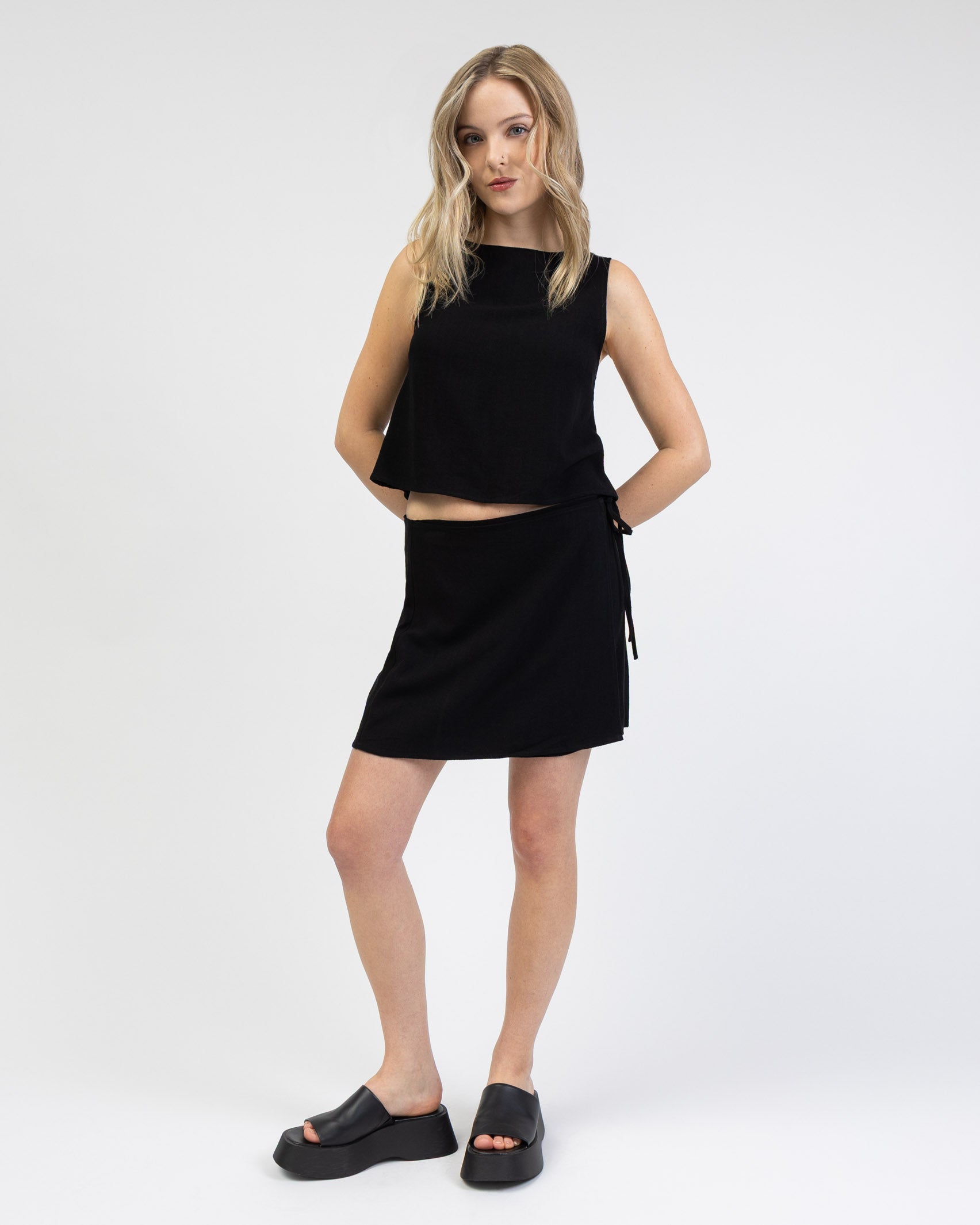 Rückenfreies Top aus Leinen-Mix