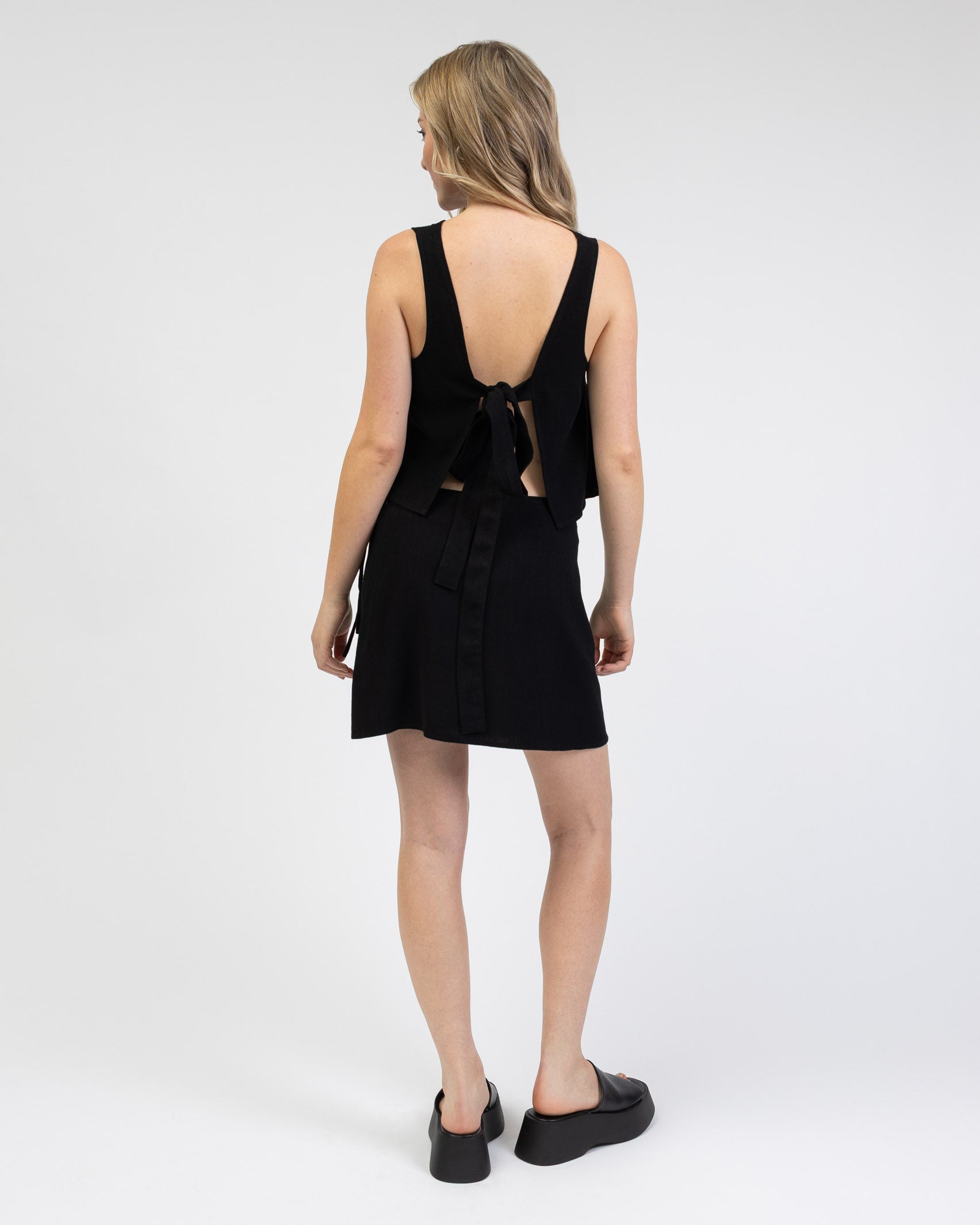 Rückenfreies Top aus Leinen-Mix