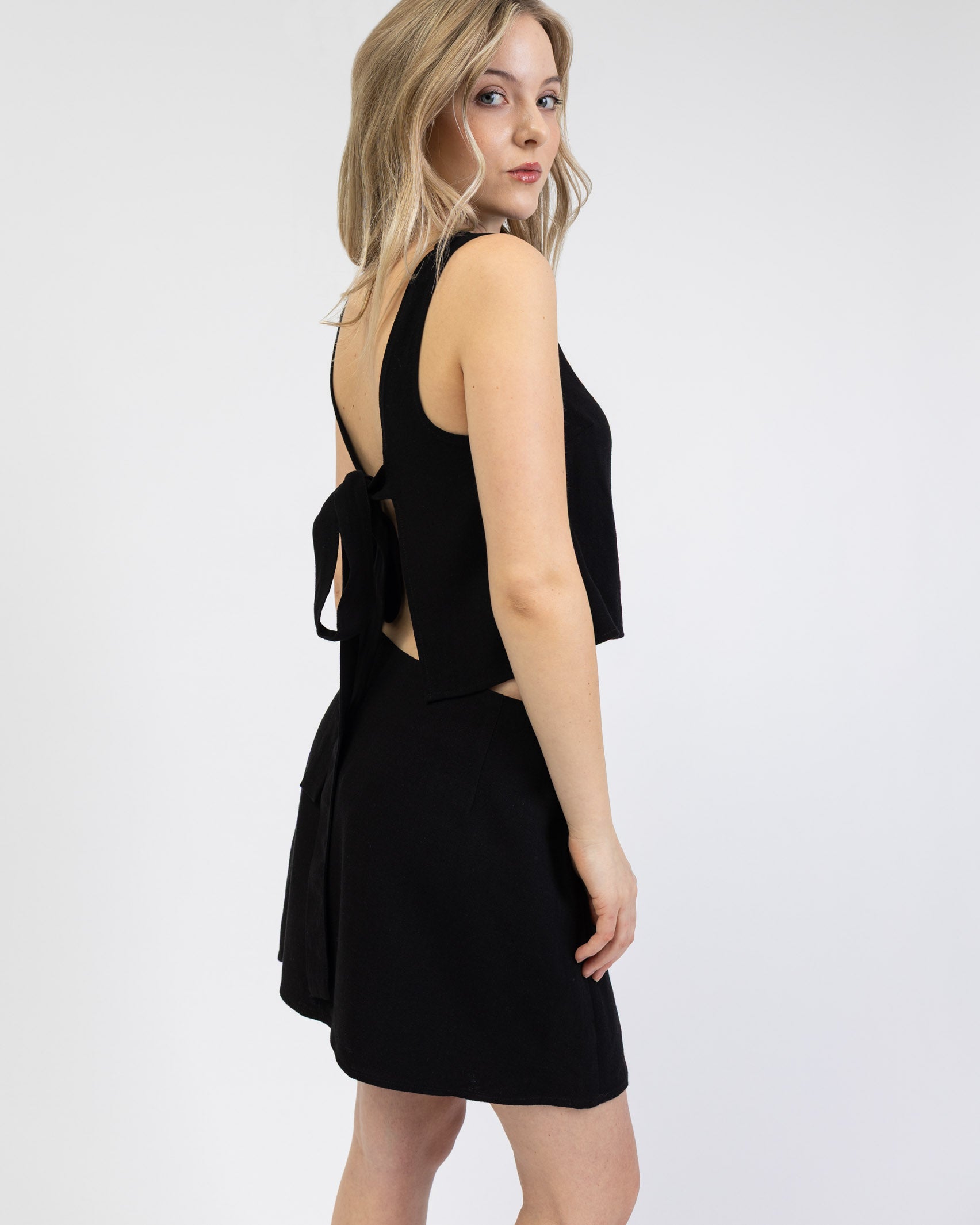 Rückenfreies Top aus Leinen-Mix