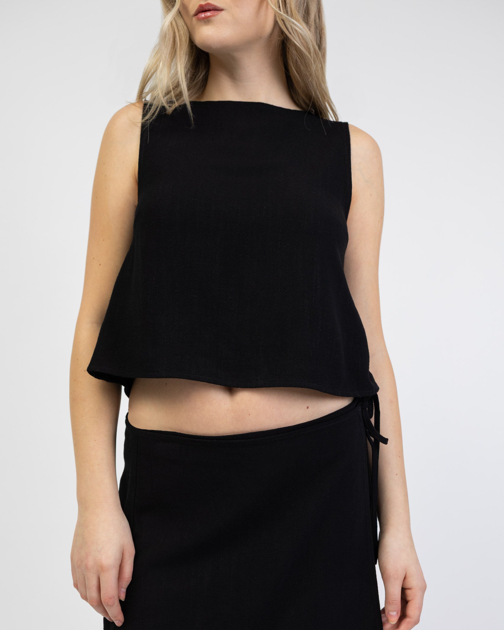 Rückenfreies Top aus Leinen-Mix