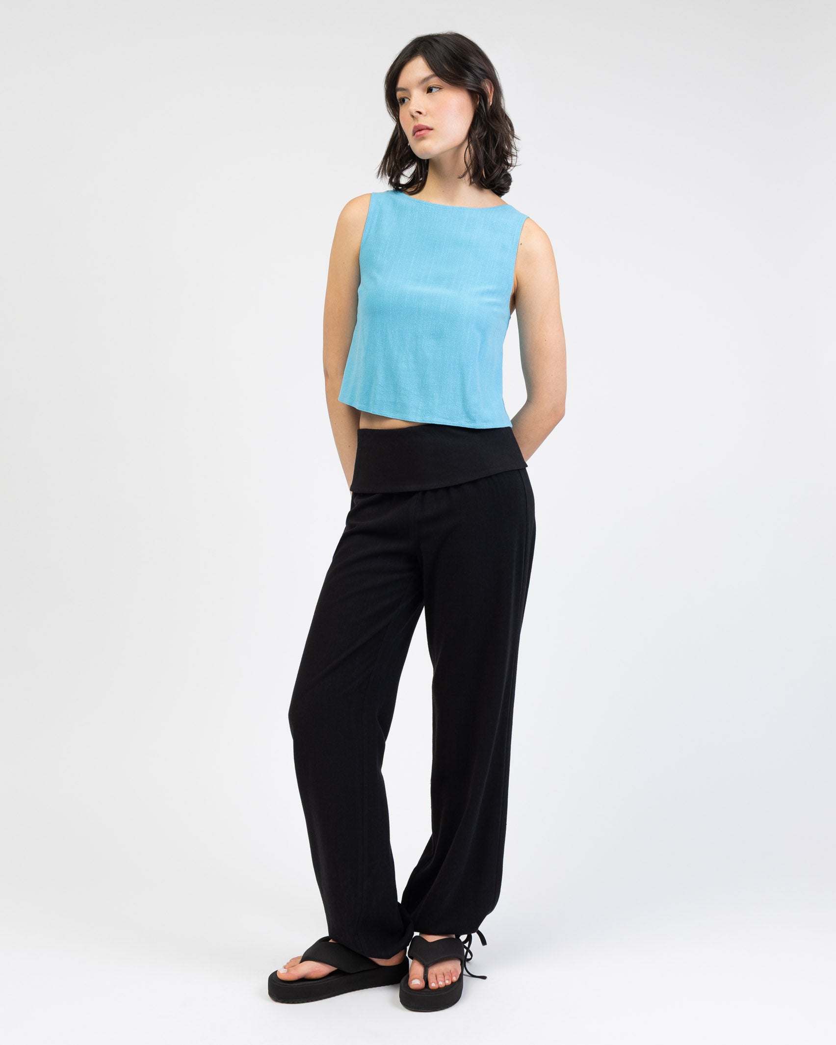 Rückenfreies Top aus Leinen-Mix