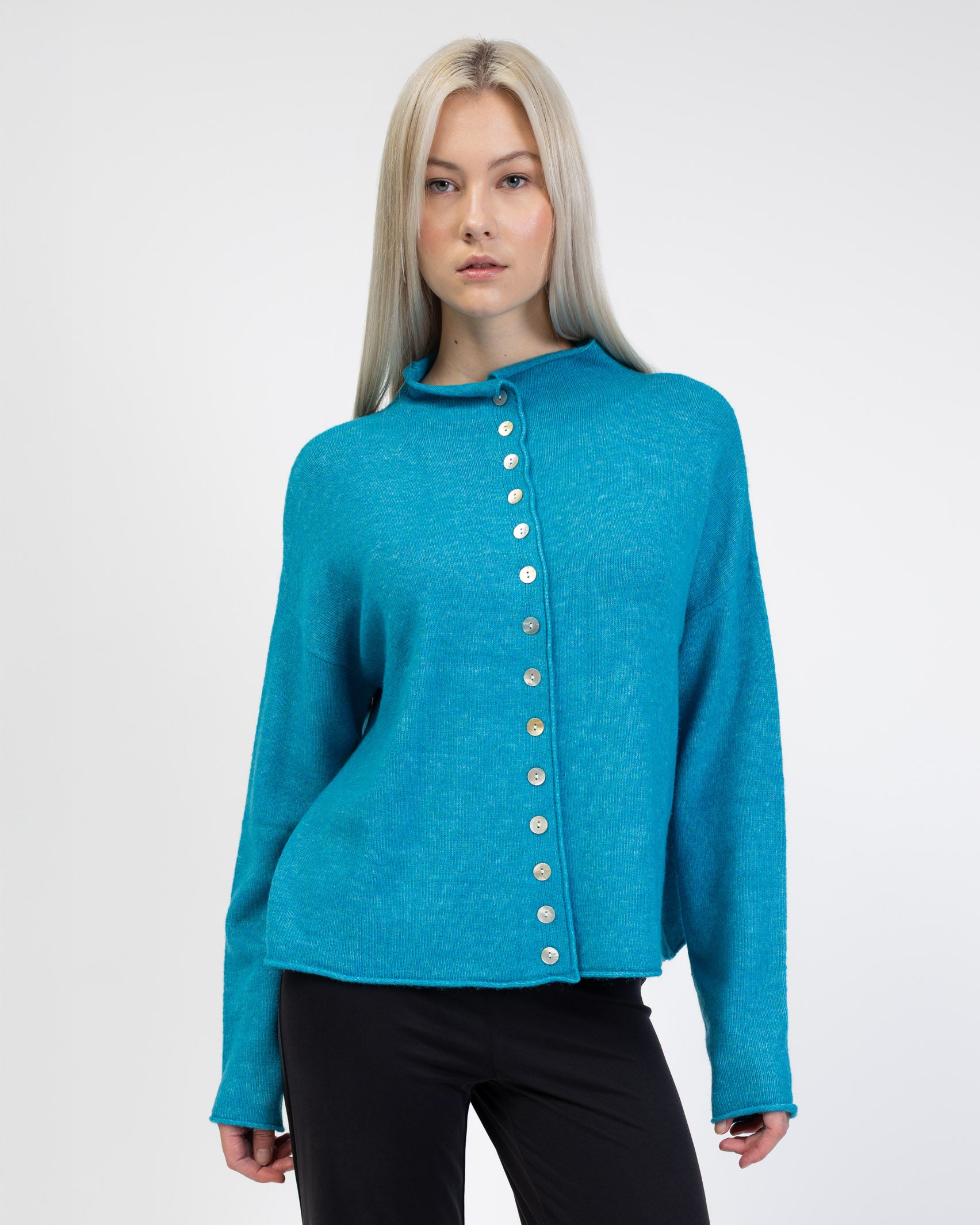 Strickjacke mit Stehkragen