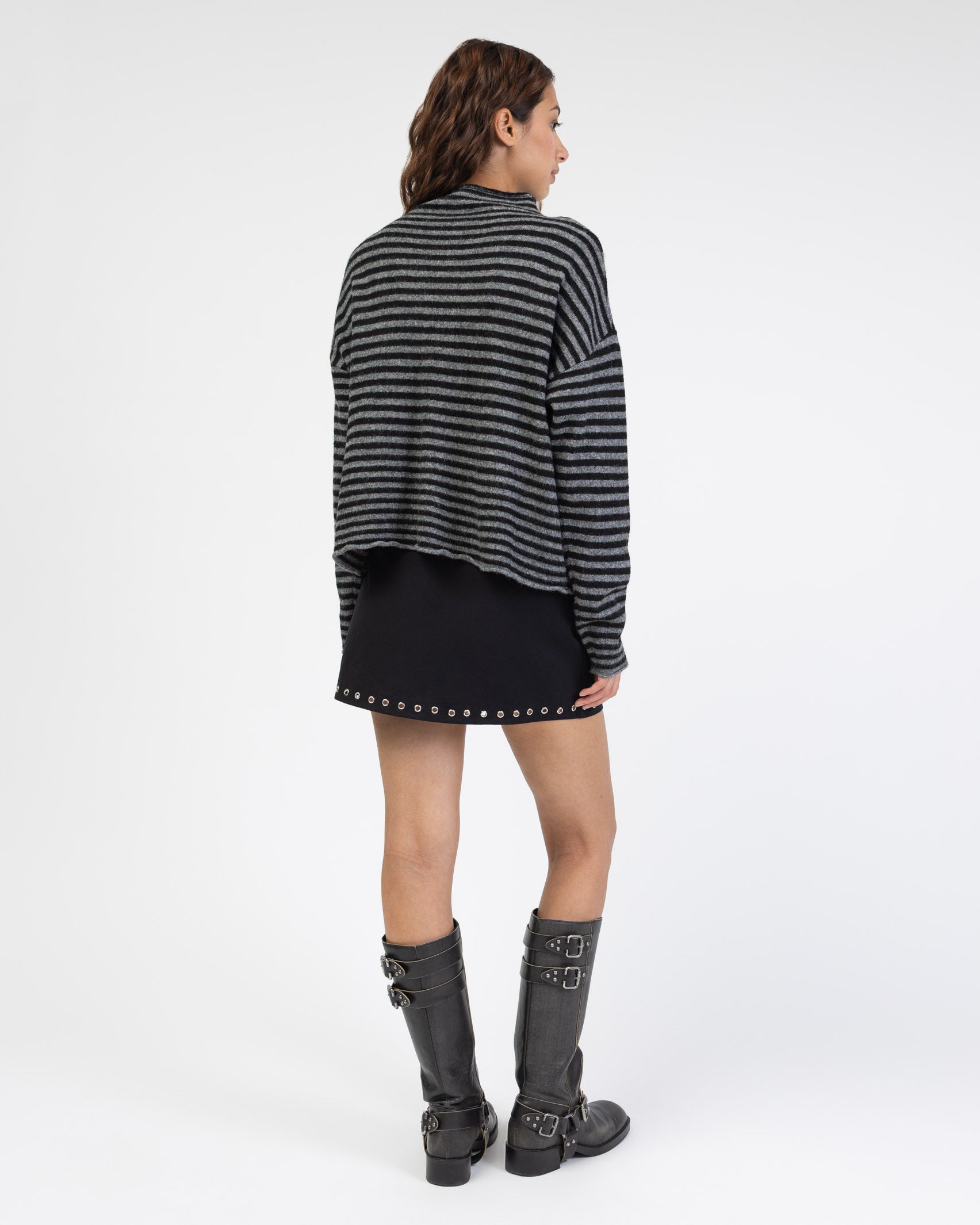 Gestreifte Strickjacke mit Stehkragen