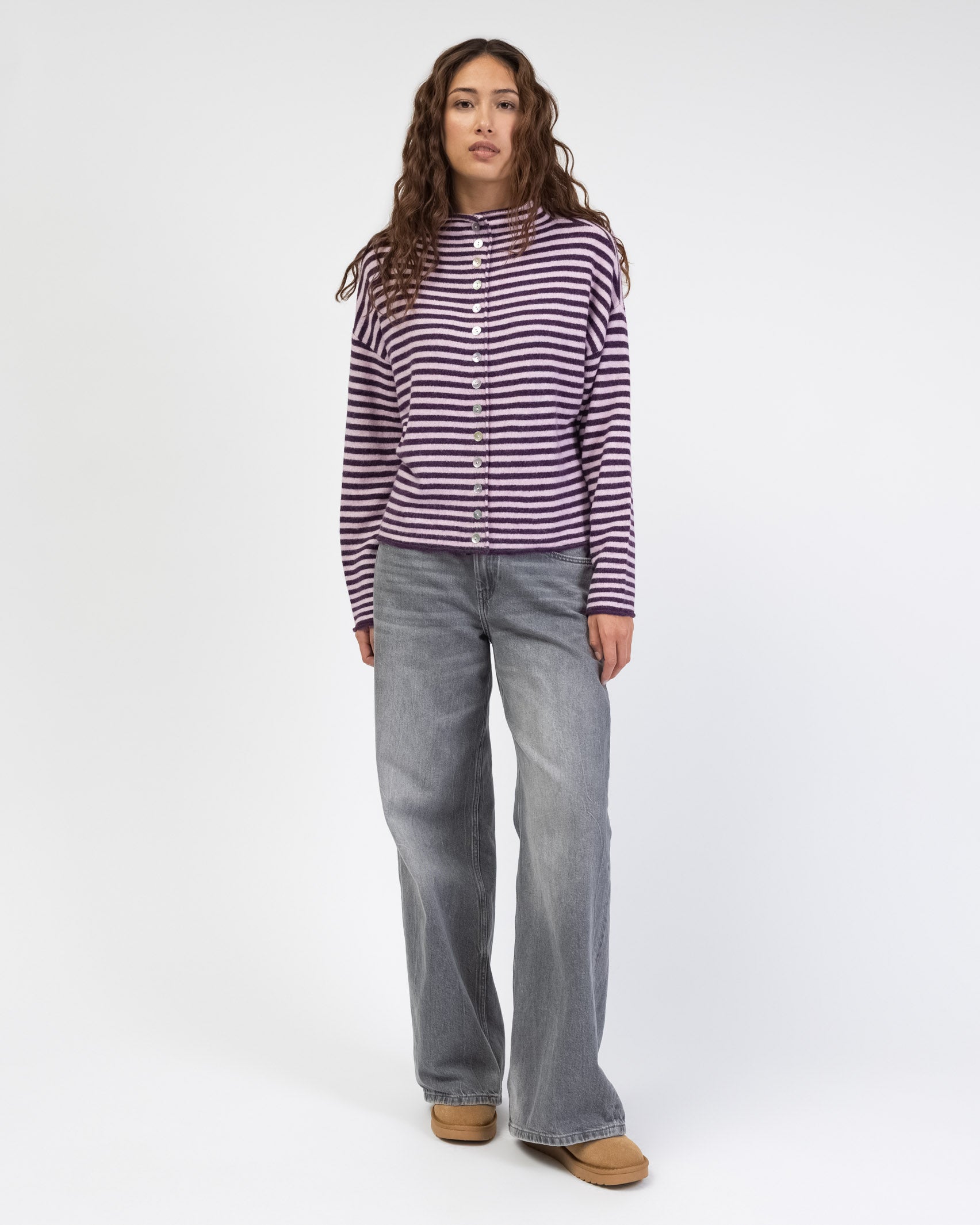 Gestreifte Strickjacke mit Stehkragen