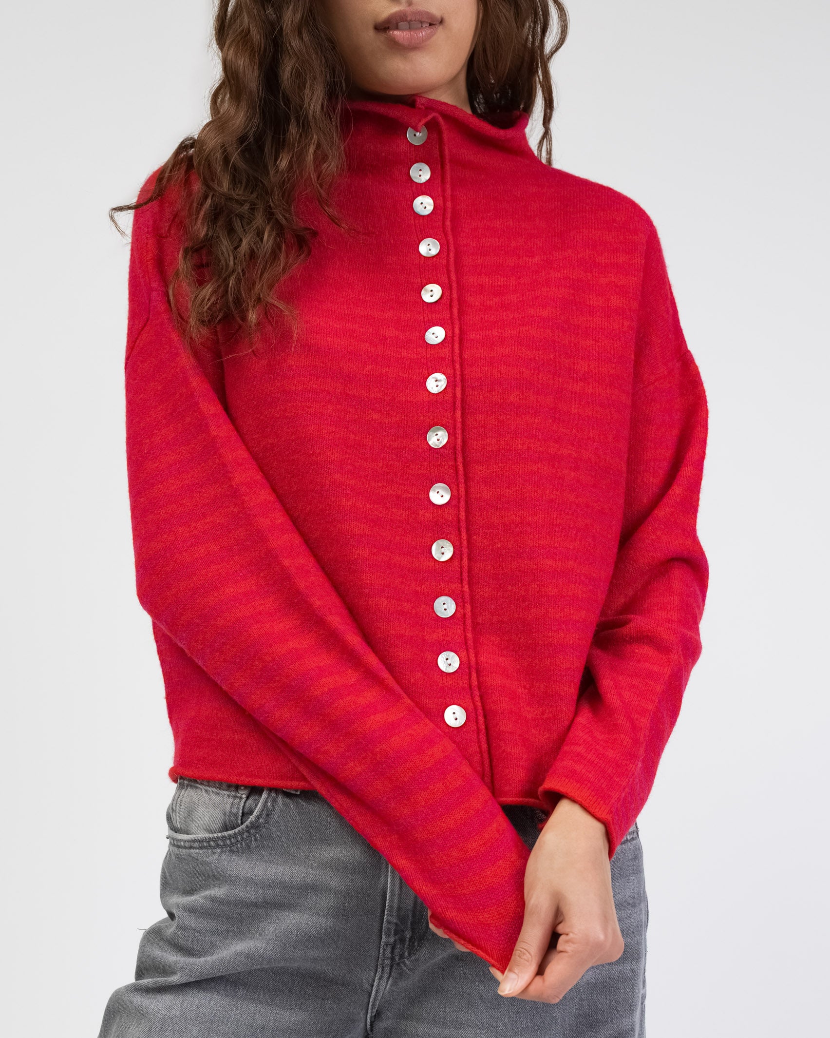 Gestreifte Strickjacke mit Stehkragen