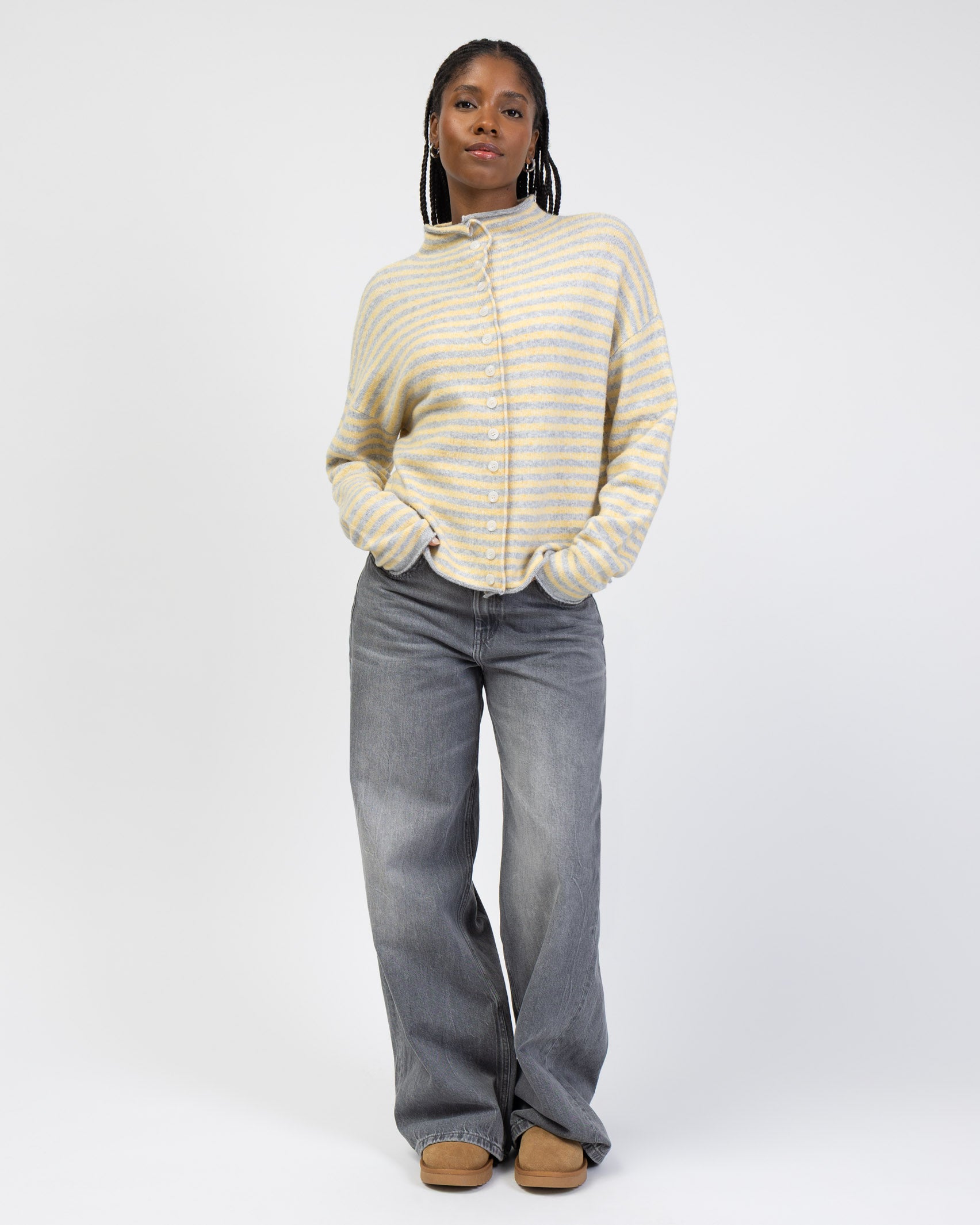 Gestreifte Strickjacke mit Stehkragen