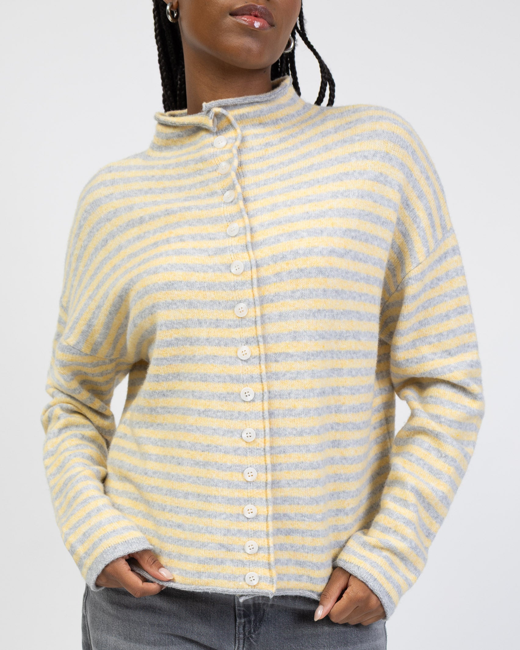 Gestreifte Strickjacke mit Stehkragen