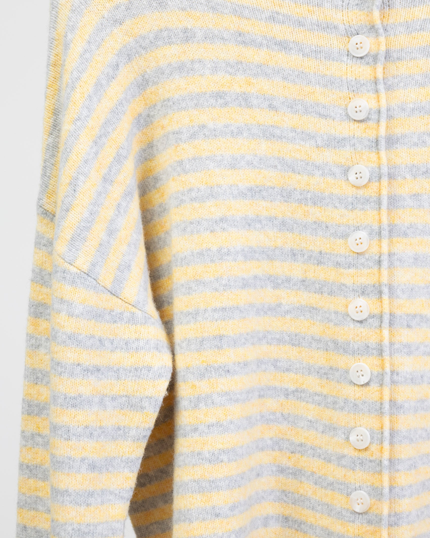 Gestreifte Strickjacke mit Stehkragen