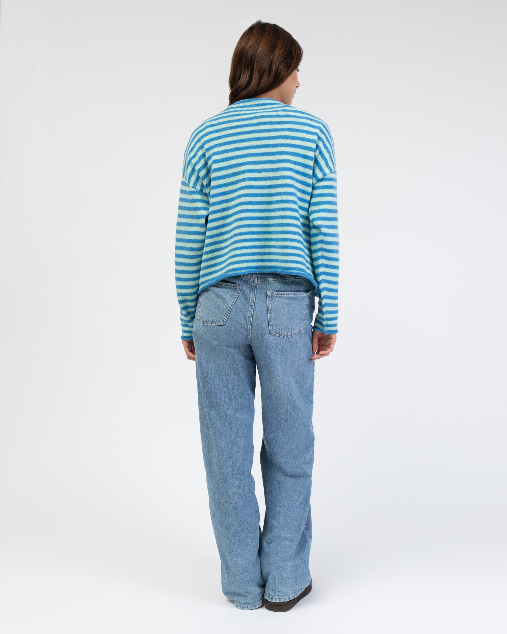 Gestreifte Strickjacke mit Stehkragen