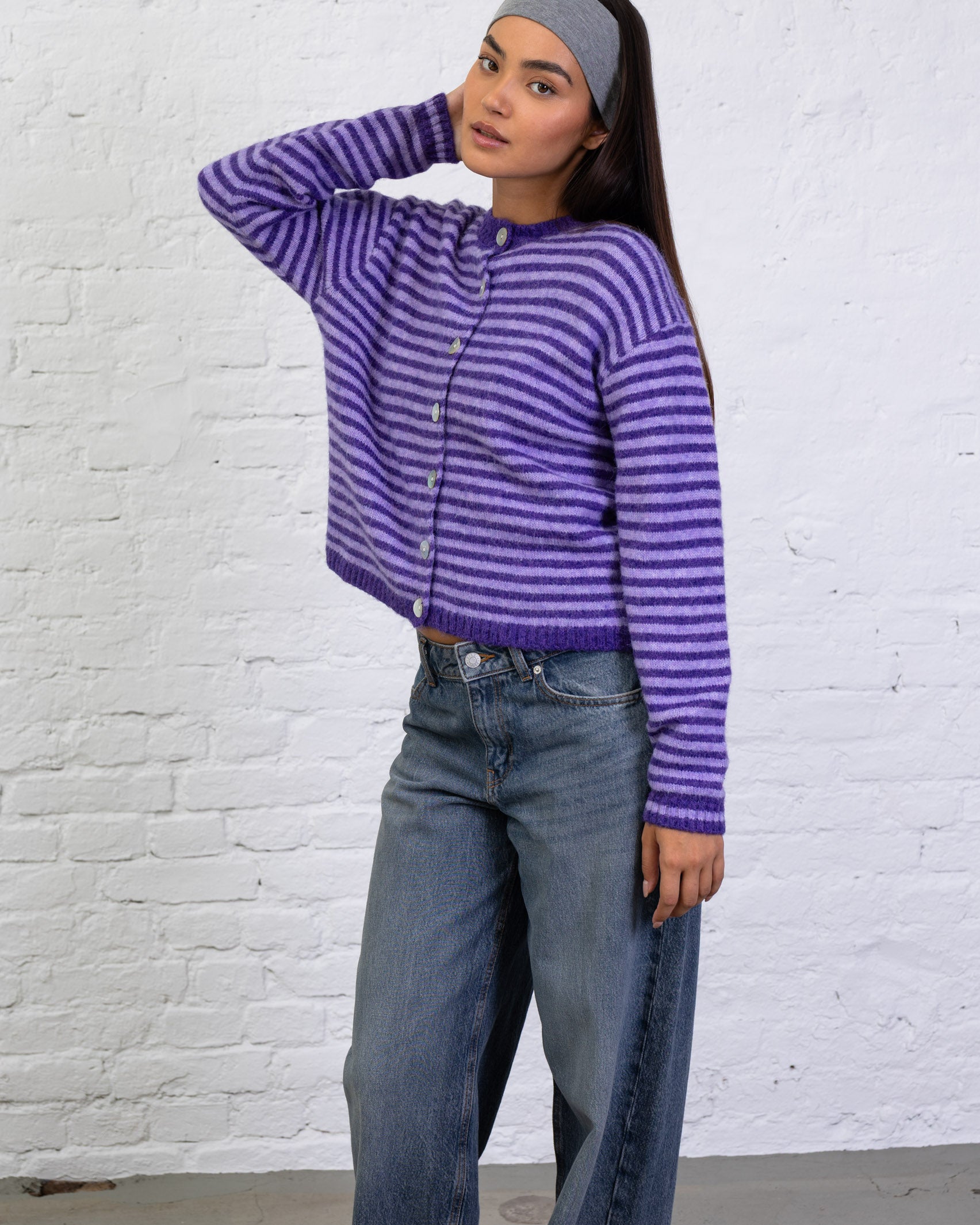 Strickjacke mit schmalen Streifen