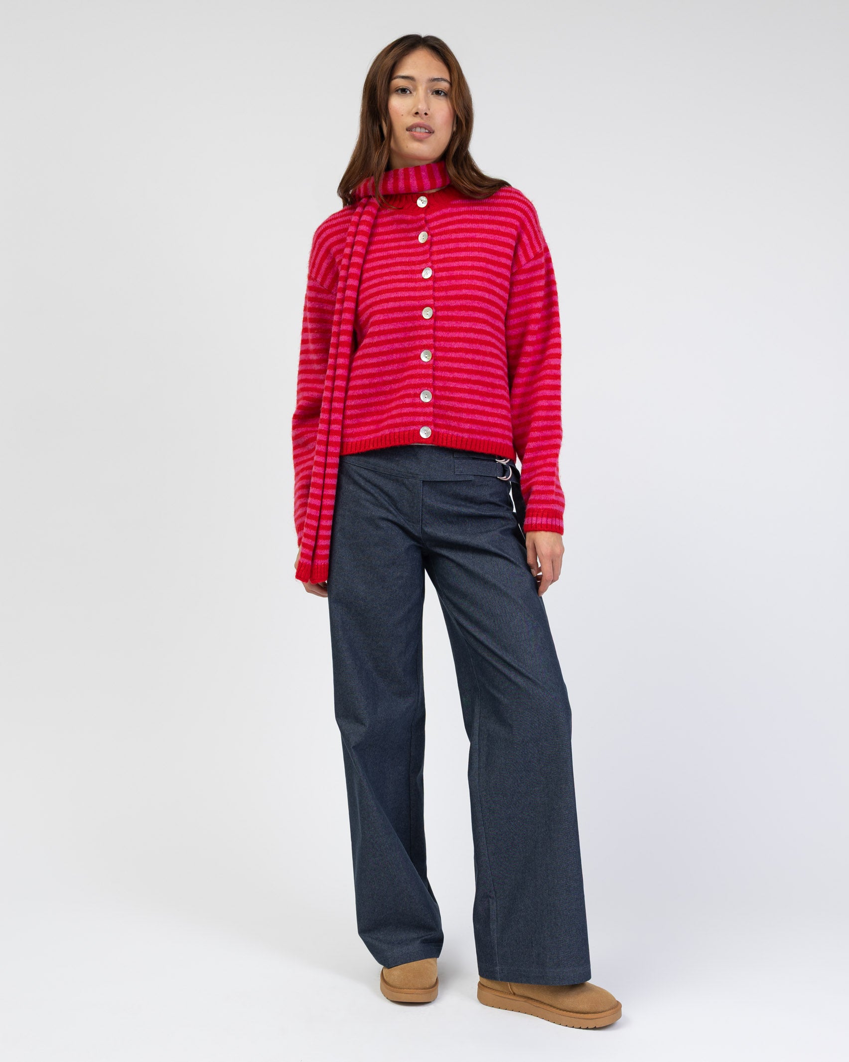 Strickjacke mit schmalen Streifen