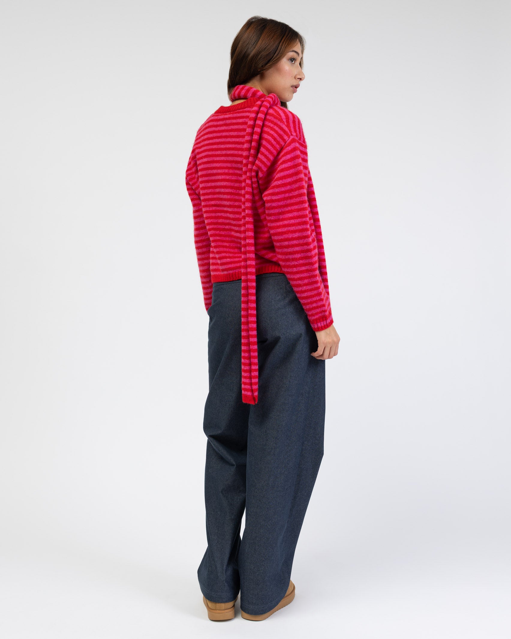 Strickjacke mit schmalen Streifen