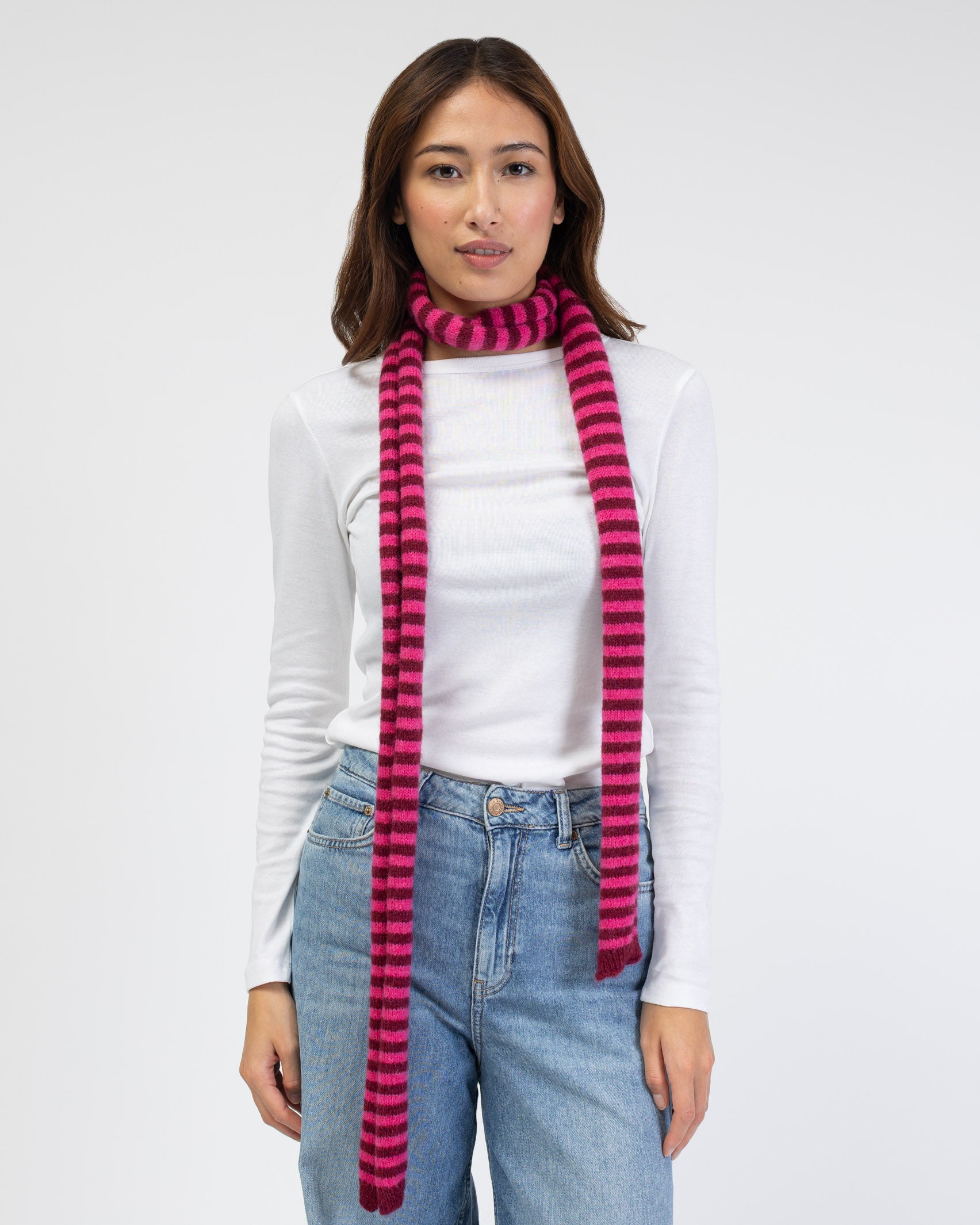 Schal mit schmalen Streifen