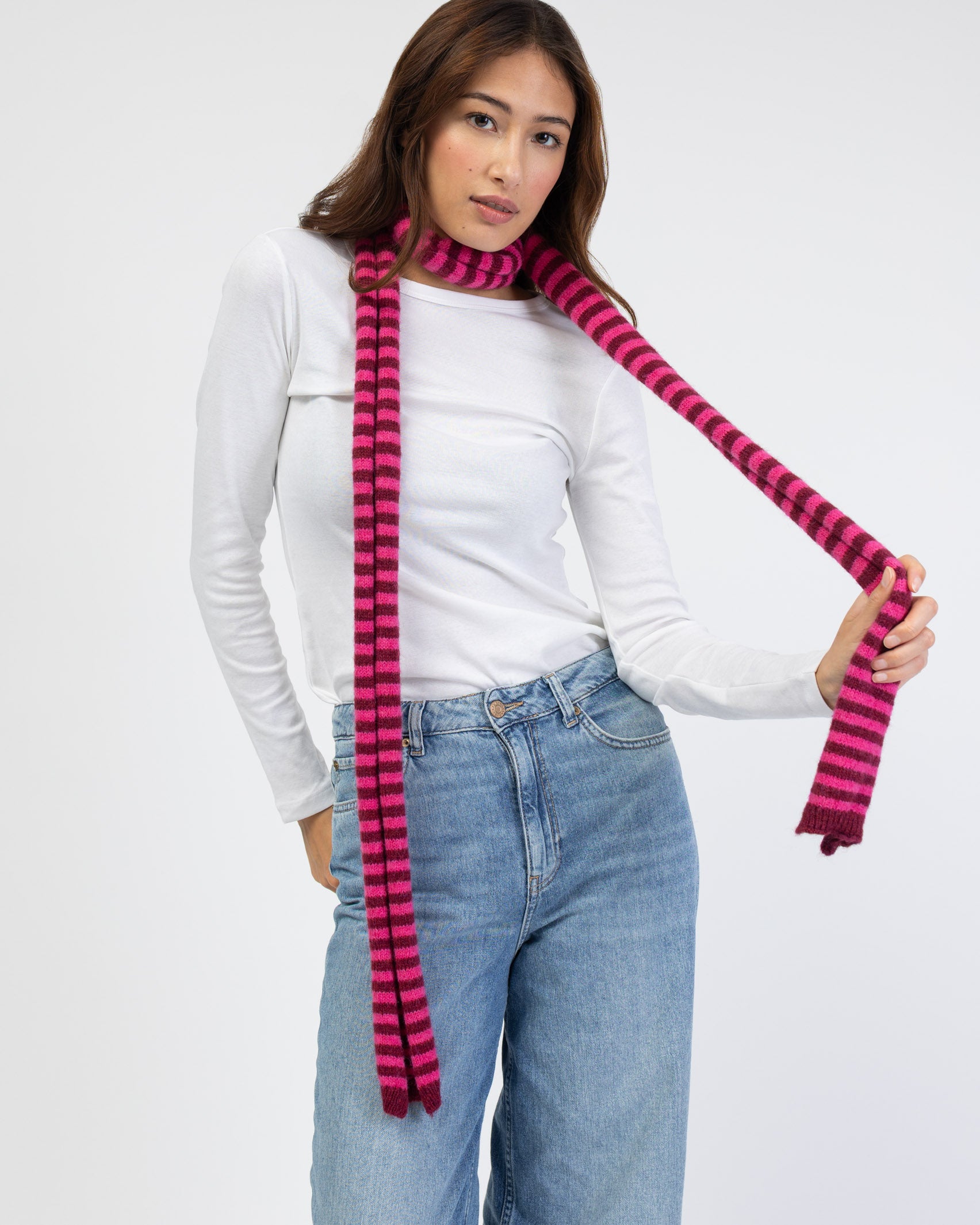 Schal mit schmalen Streifen