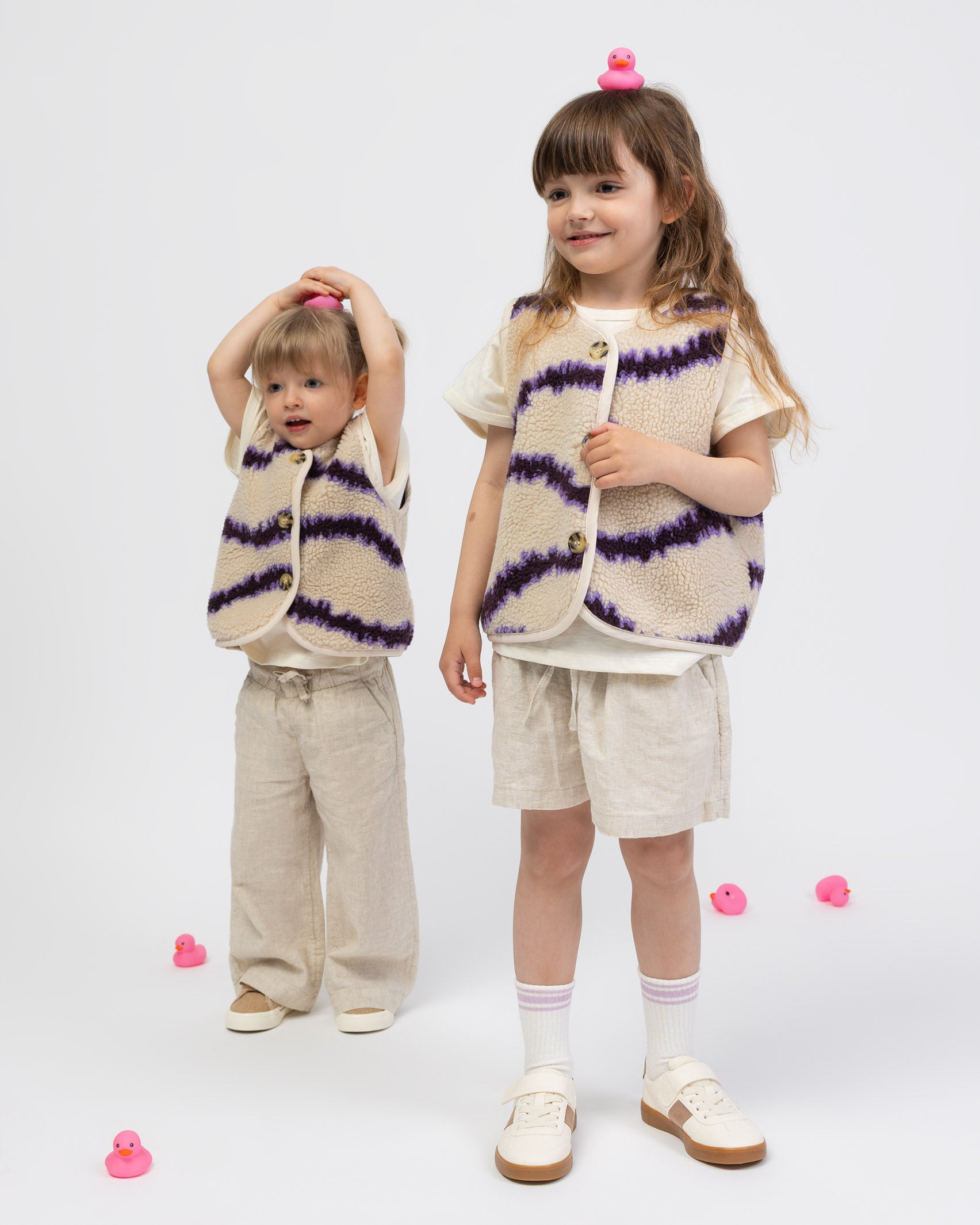 Teddy Kinderweste mit abstraktem Print