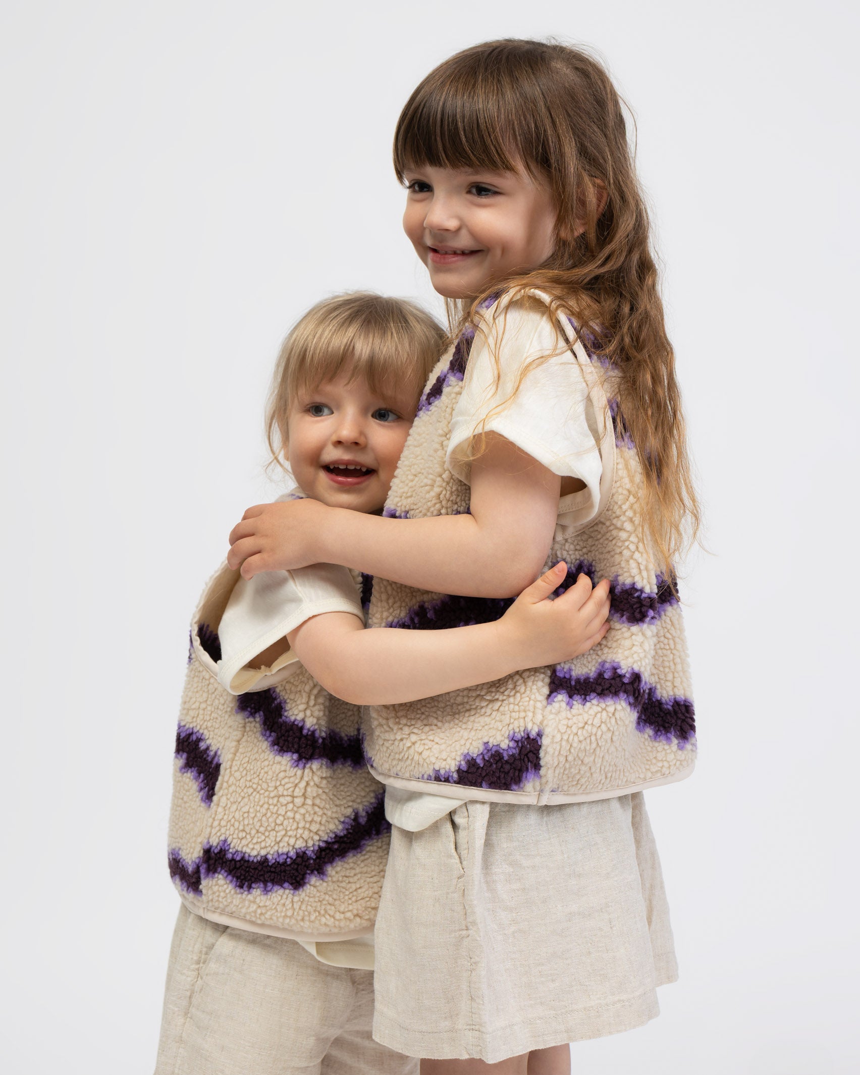 Teddy Kinderweste mit abstraktem Print