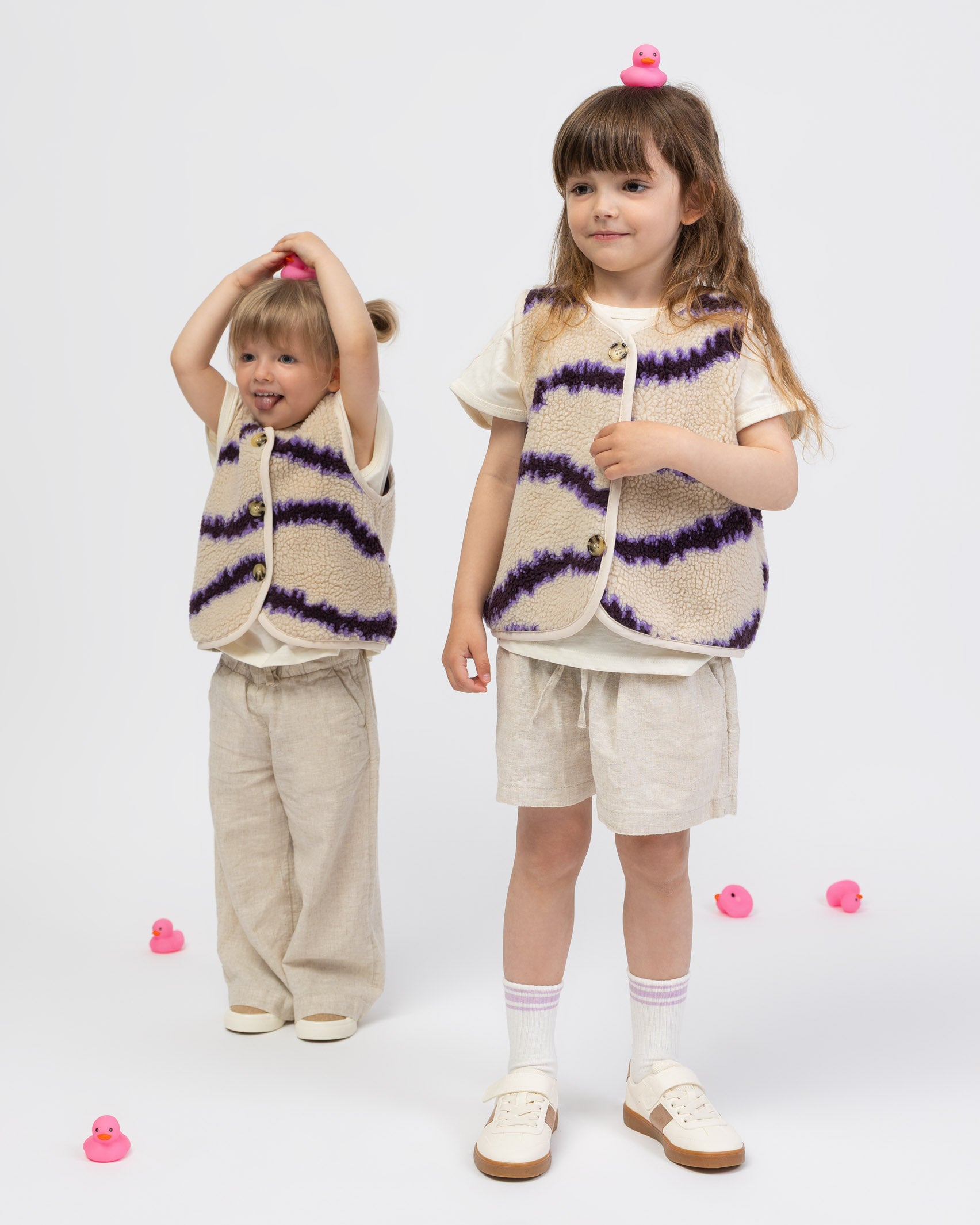 Teddy Kinderweste mit abstraktem Print