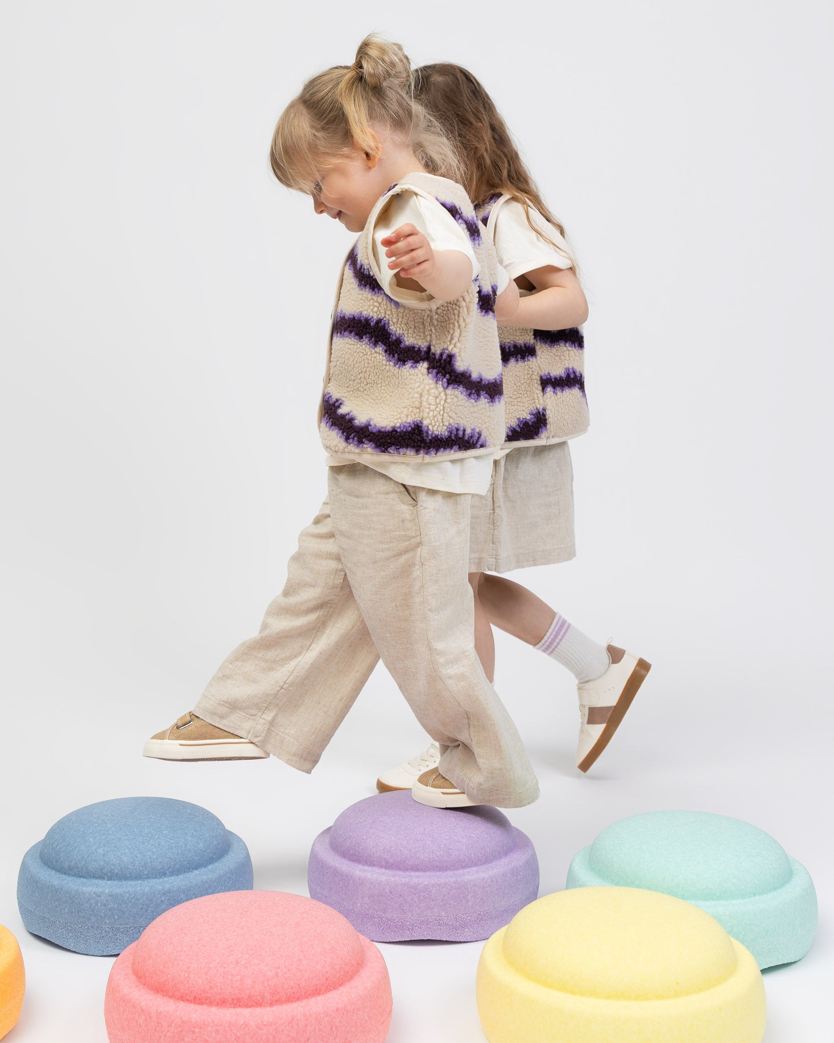 Teddy Kinderweste mit abstraktem Print