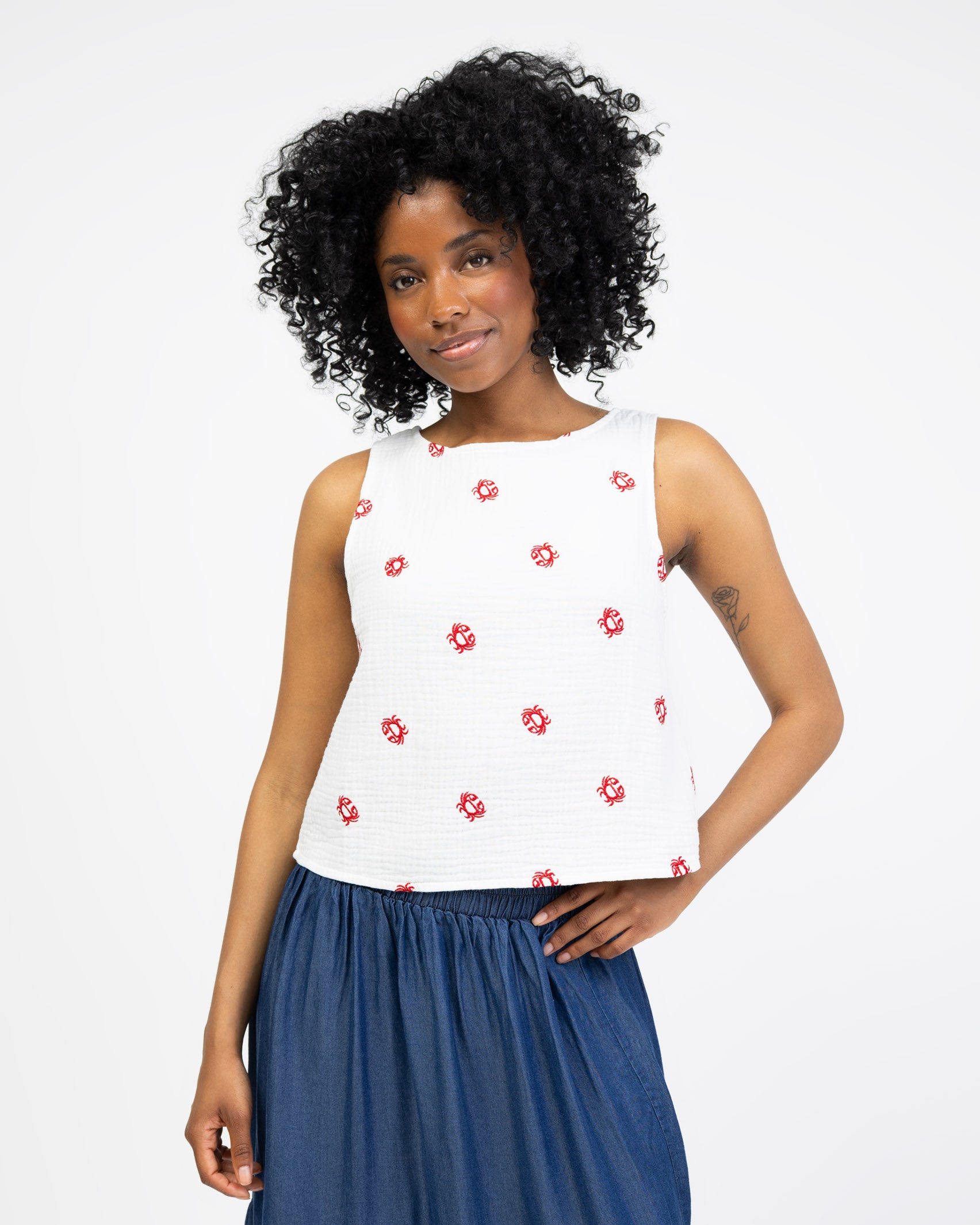 Musselin Top mit Krebs-Stickerei