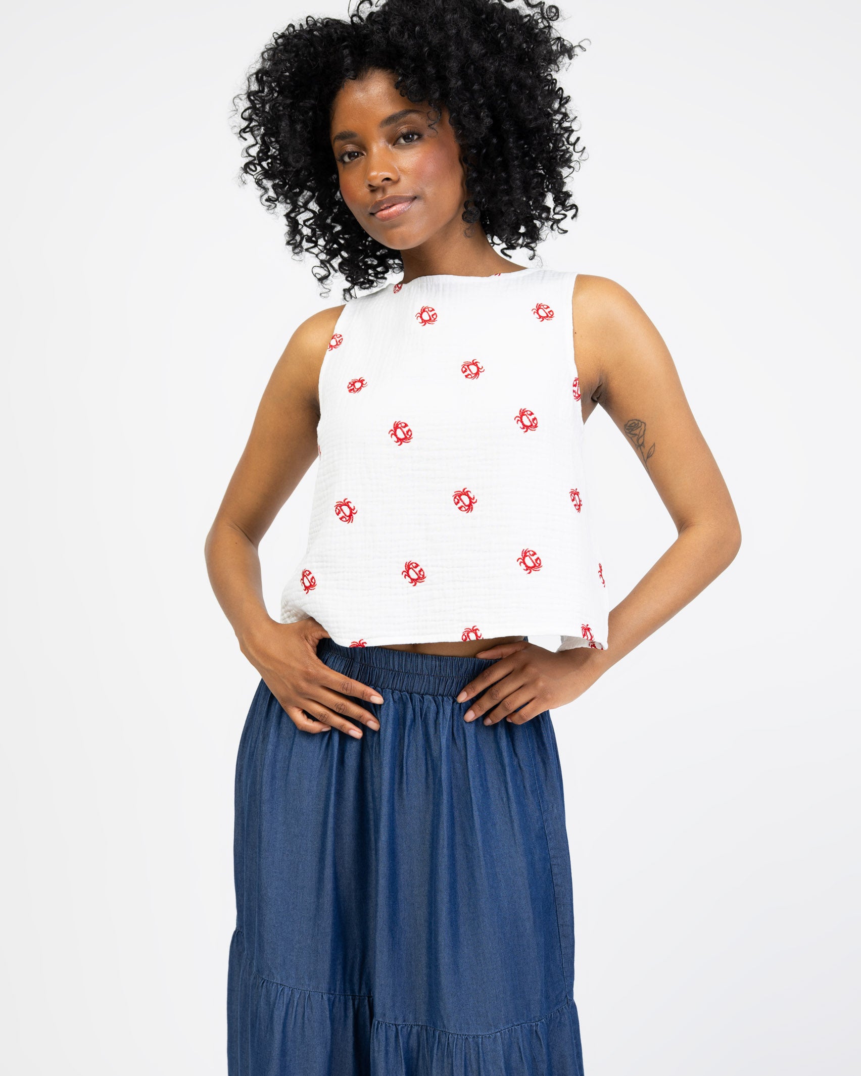 Musselin Top mit Krebs-Stickerei