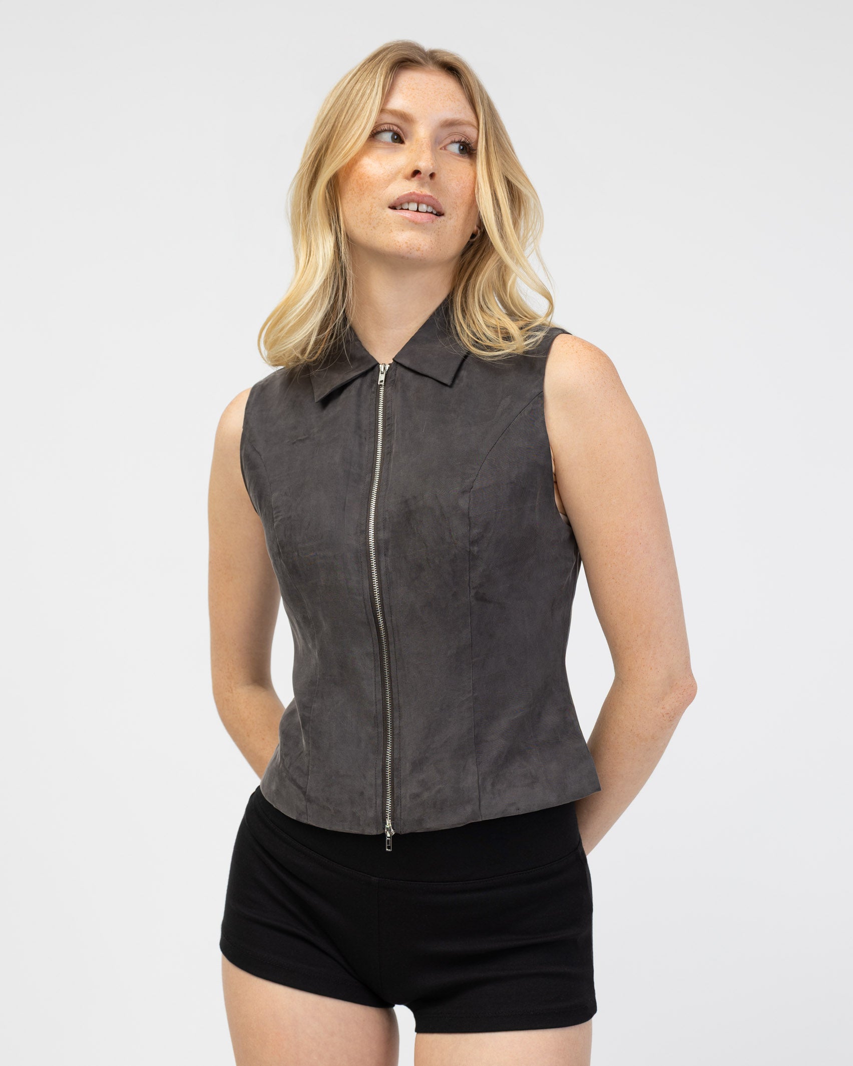 Ärmellose Bluse mit Reißverschluss