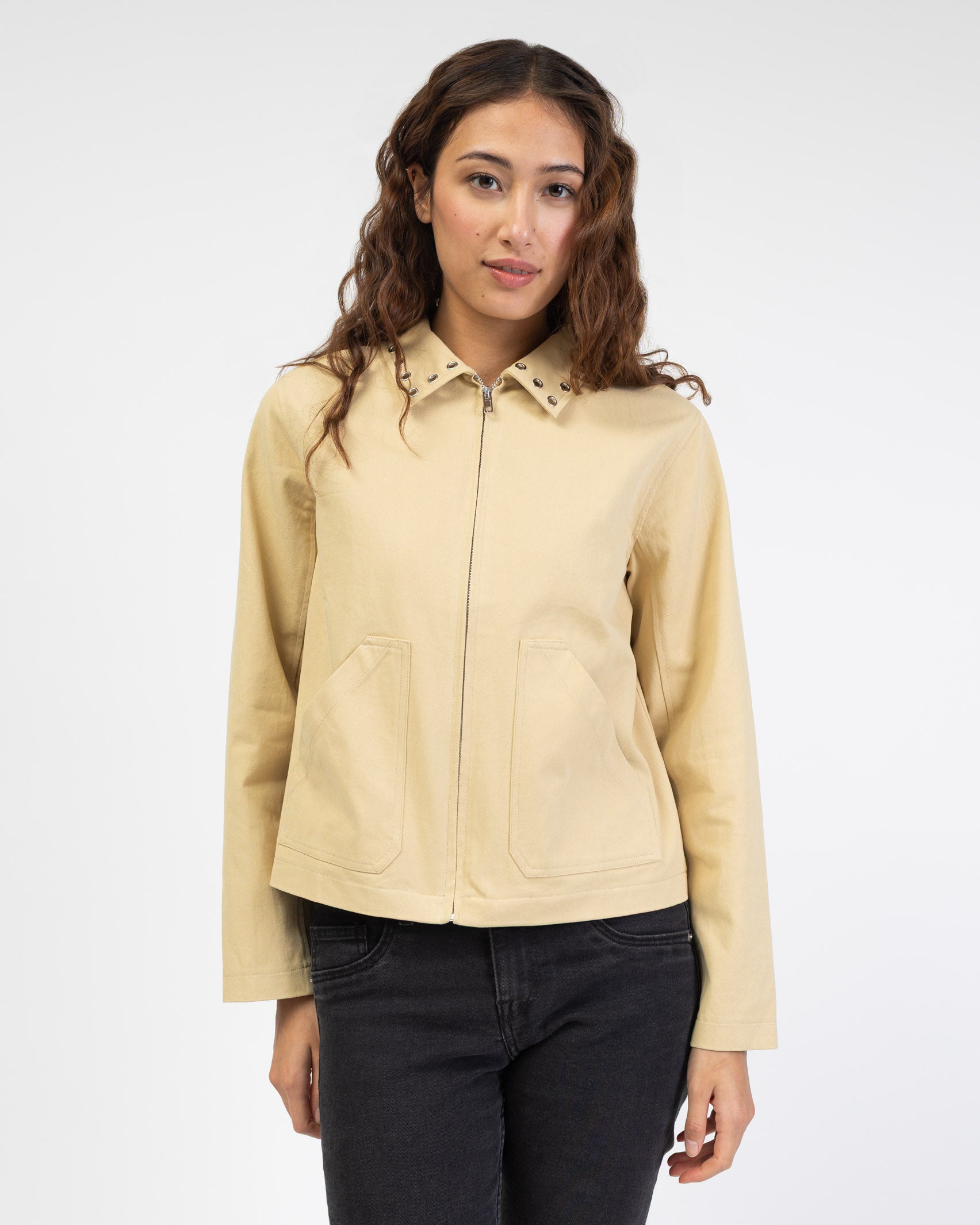 Jacke mit Ösen am Kragen