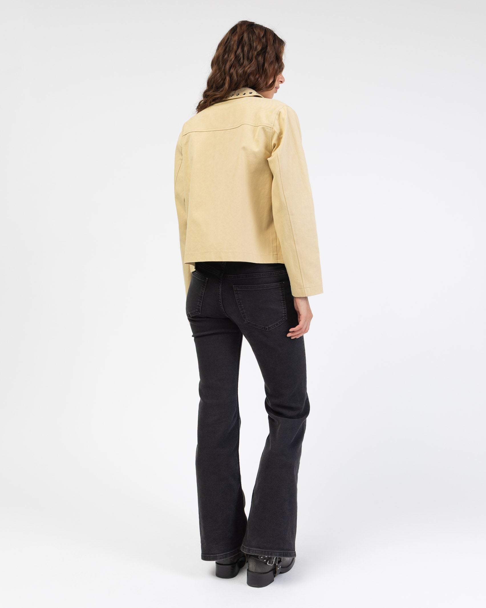 Jacke mit Ösen am Kragen