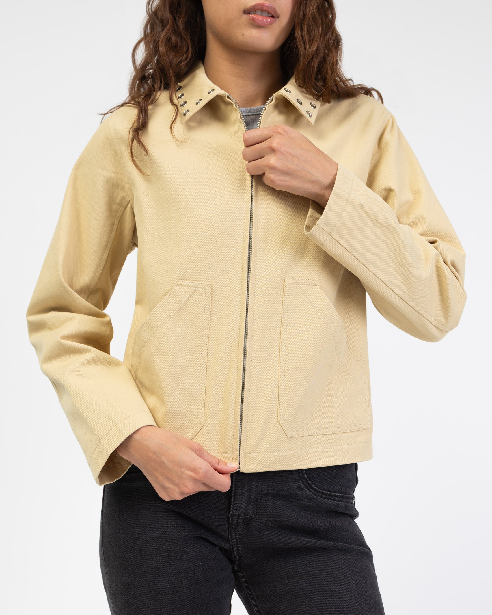 Jacke mit Ösen am Kragen