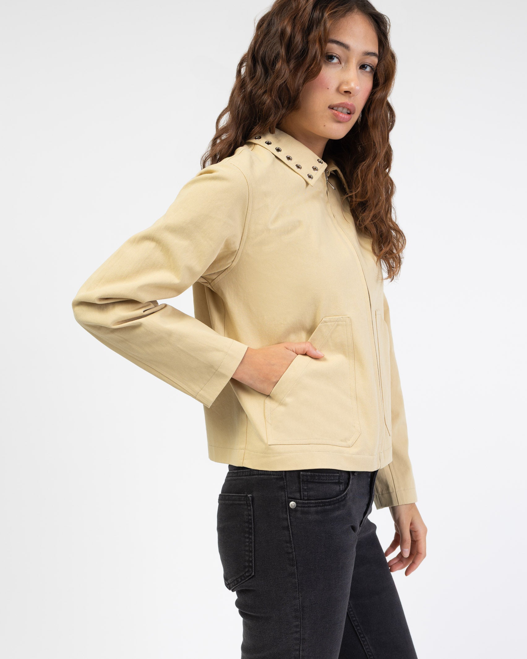 Jacke mit Ösen am Kragen