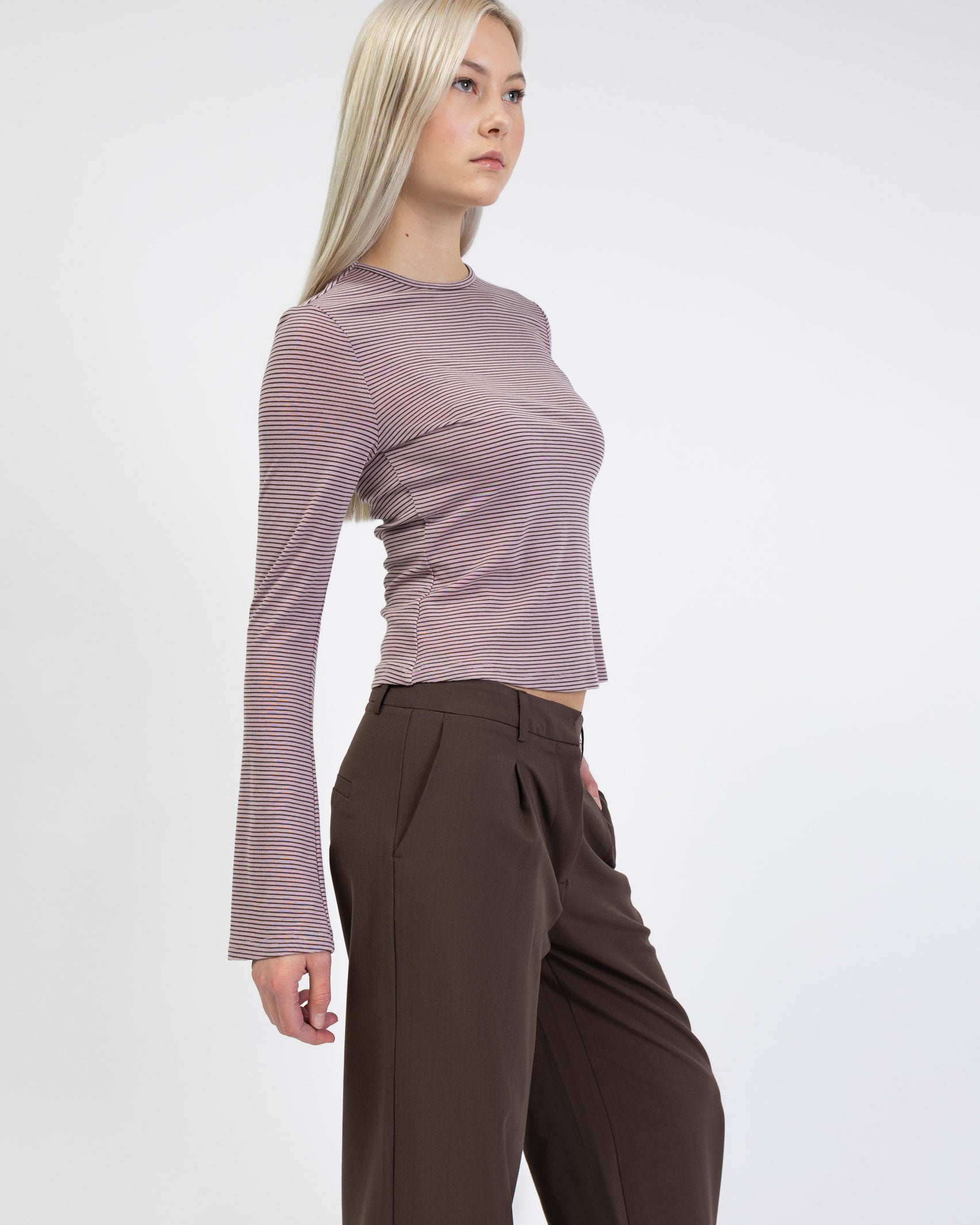 Gestreiftes Langarmshirt mit Trompetenärmeln