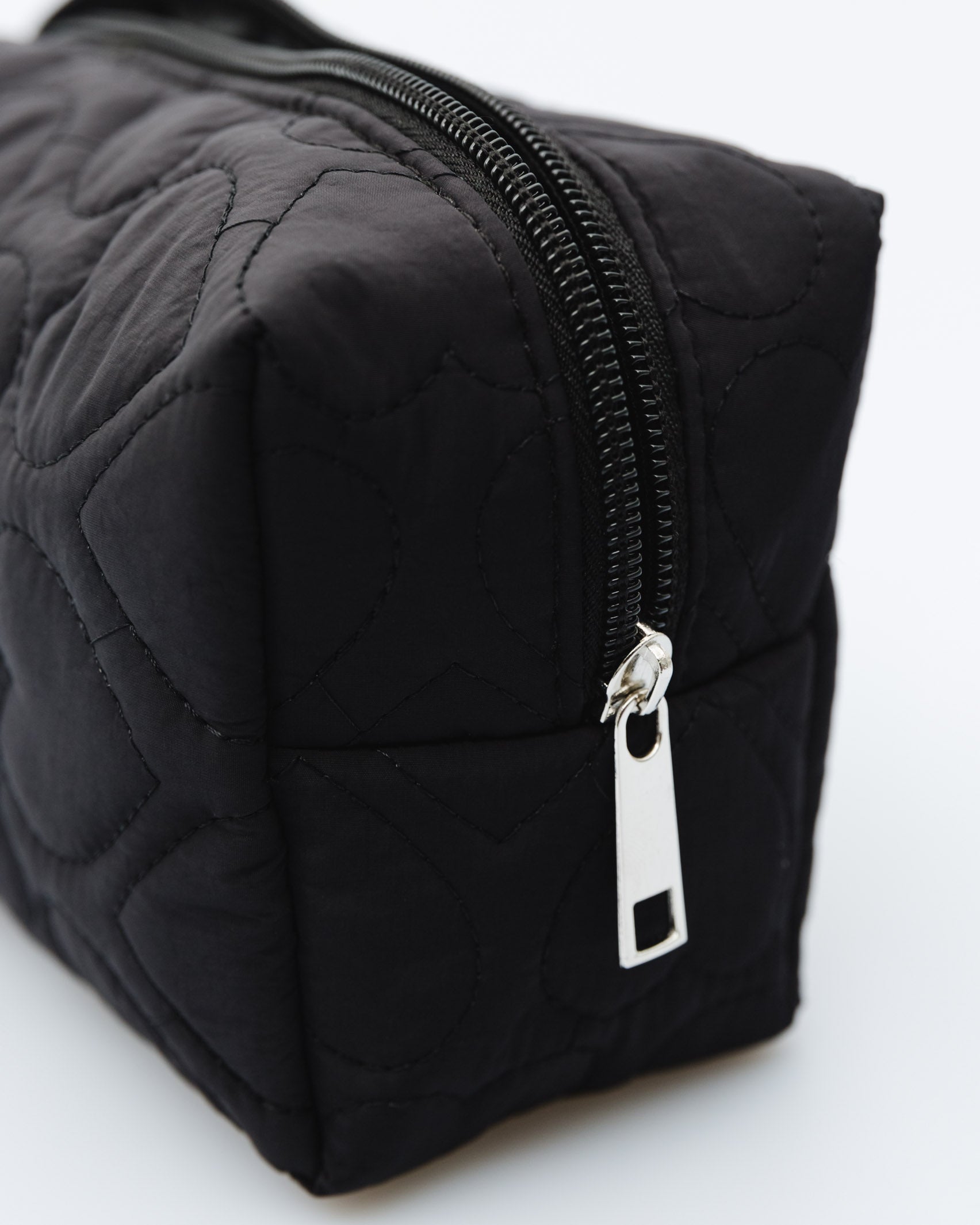 Kosmetiktasche mit Herzchen - Broke + Schön